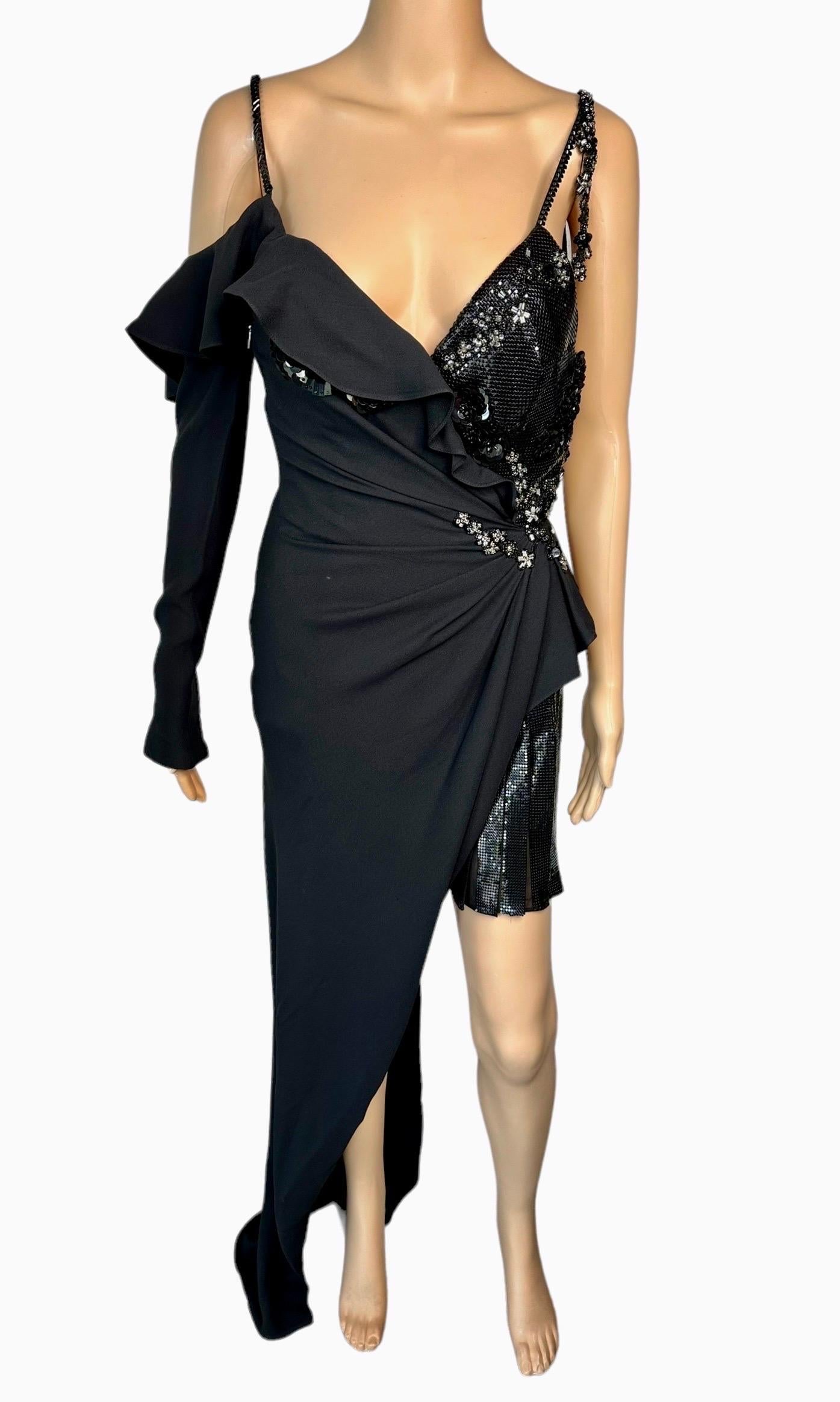 Versace F/W 2017 Runway Chainmail Crystal Embellished Asymmetric Black Evening Dress Gown IT 40

Look 53 de la Collectional de l'automne 2017



