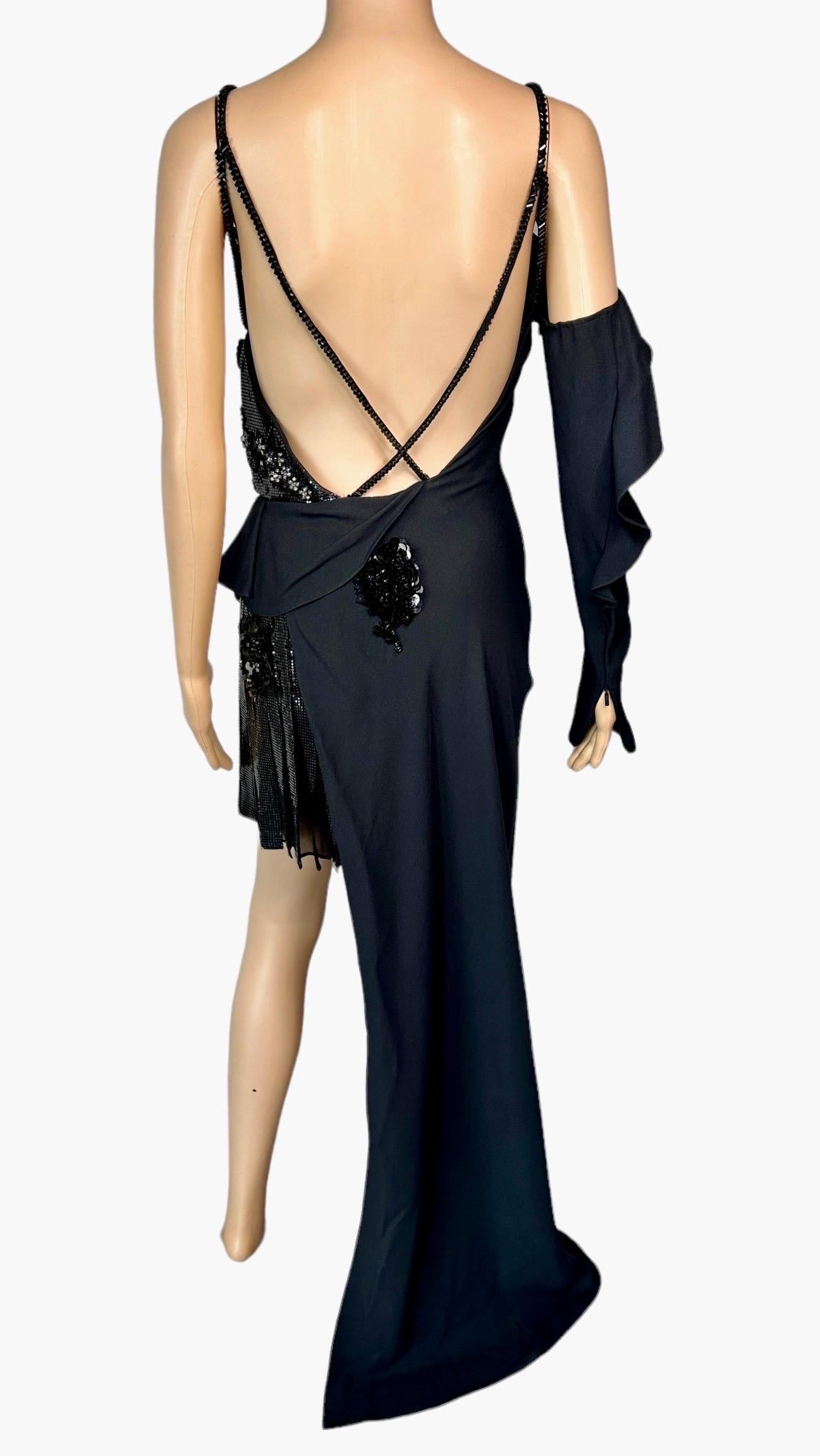 Noir Versace Runway F/W 2017 - Robe de soirée asymétrique noire asymétrique en cotte de mailles de cristal  en vente