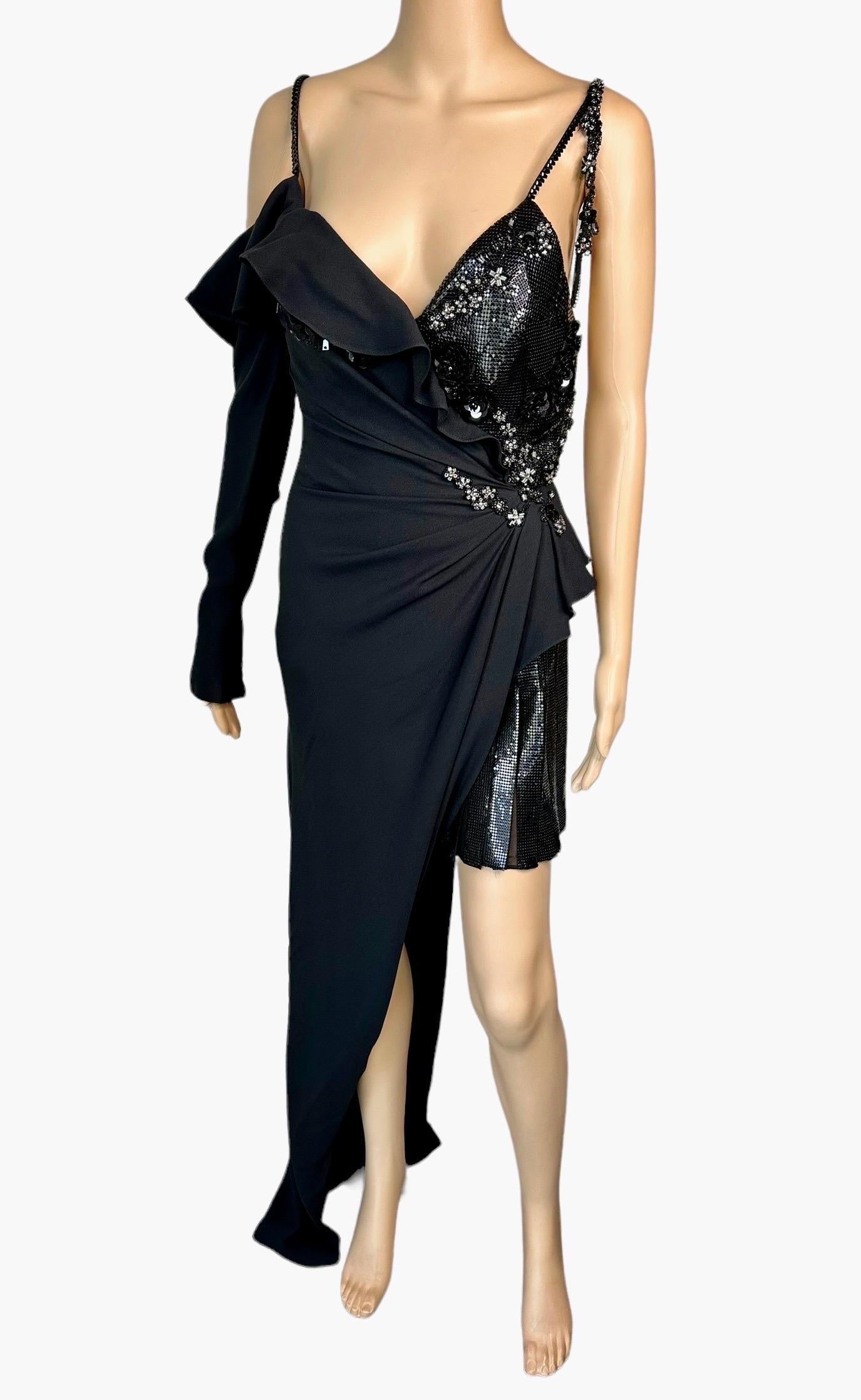 Versace Runway F/W 2017 - Robe de soirée asymétrique noire asymétrique en cotte de mailles de cristal  en vente 1