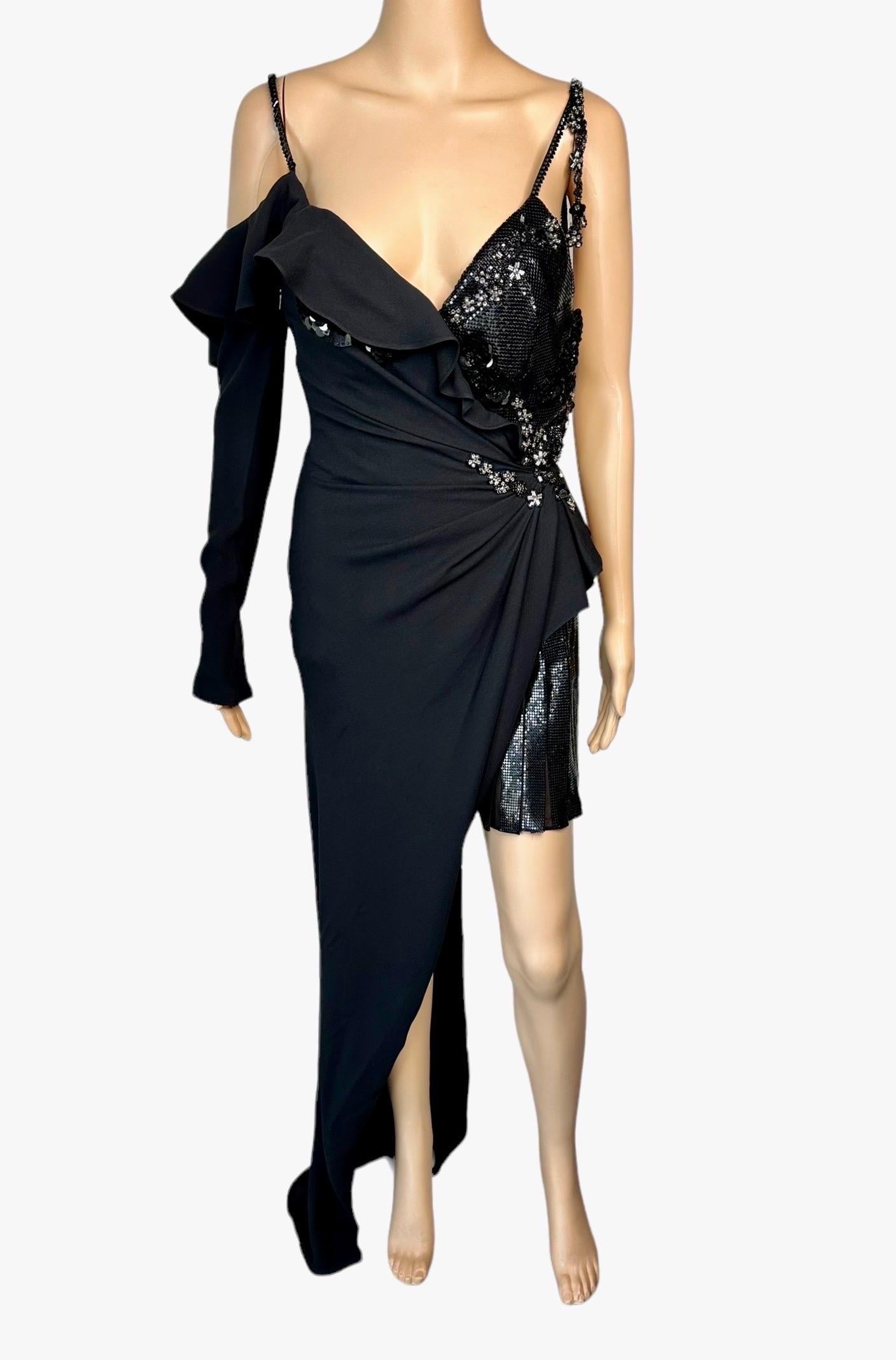 Versace Runway F/W 2017 - Robe de soirée asymétrique noire asymétrique en cotte de mailles de cristal  en vente 3