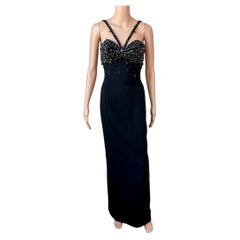 Robe de soirée noire bustier ornée de cristaux, issue du défilé Versace automne-hiver 2023