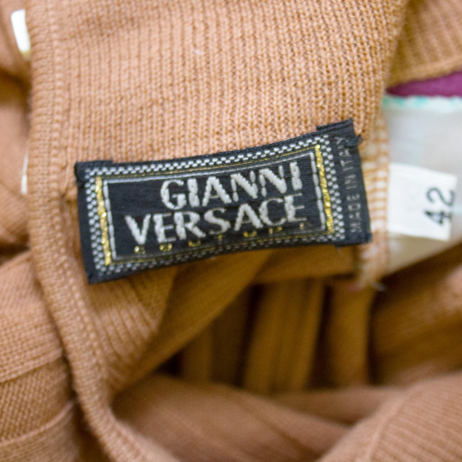 Gianni Versace - Haut en maille à manches courtes et col bénitier, automne 2000 en vente 2