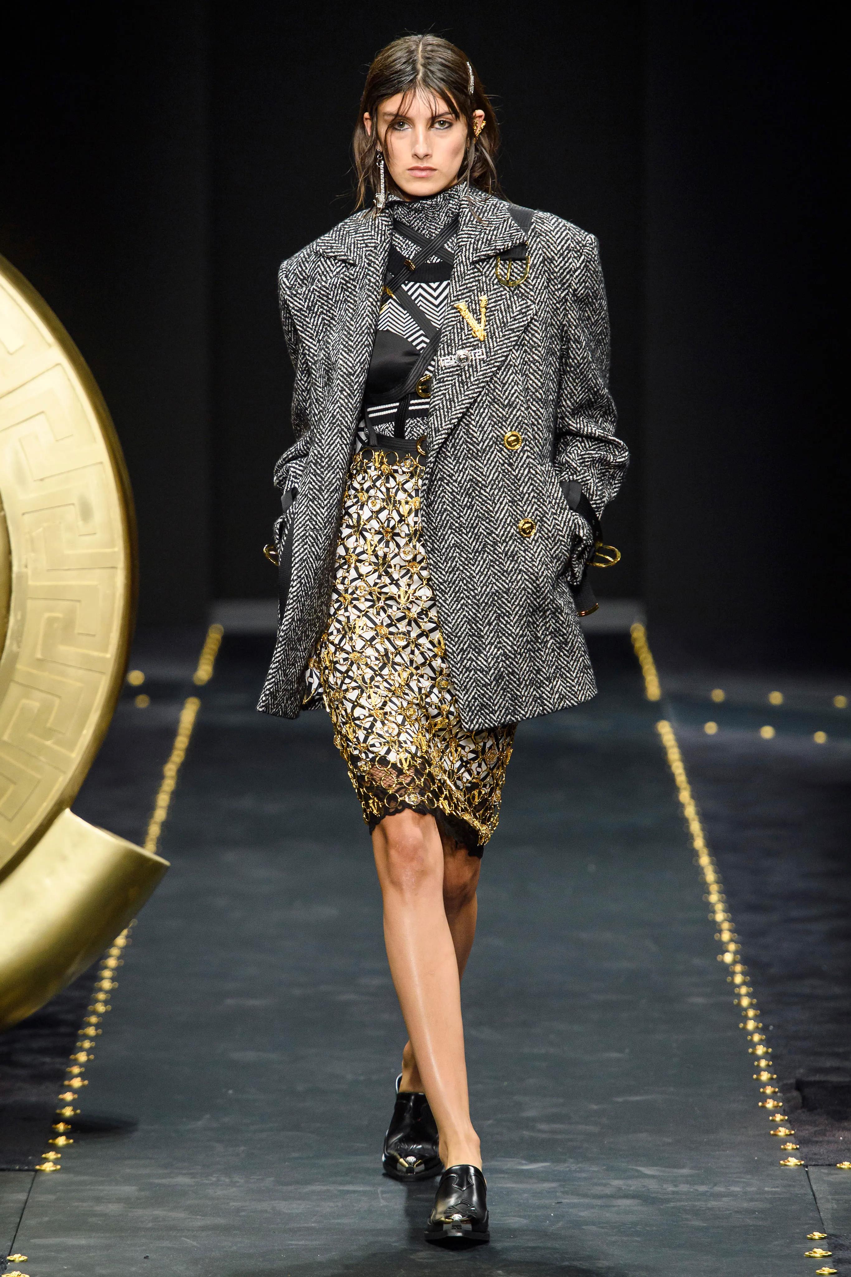 Versace Otoño 2019 Pasarela Negro Cropped Bondage Top Talla 40 5