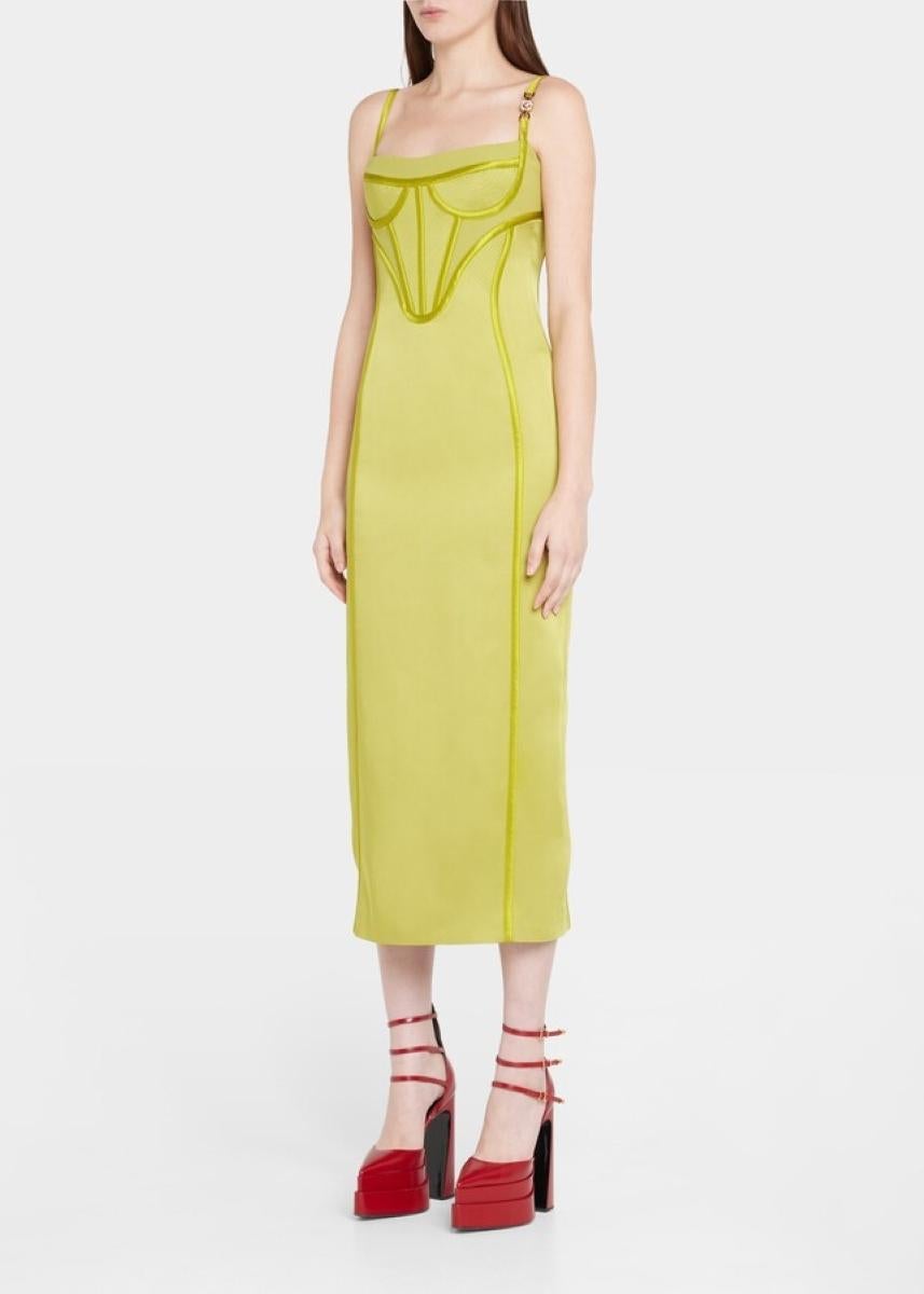 Versace
Medusa corset midi dress

Lending a nod to archival atelier styles, this Versace dress is characterised by its V-shaped boning and corsetry-inspired construction. Presented in a rich avocado green hue, it embodies the brand's penchant for