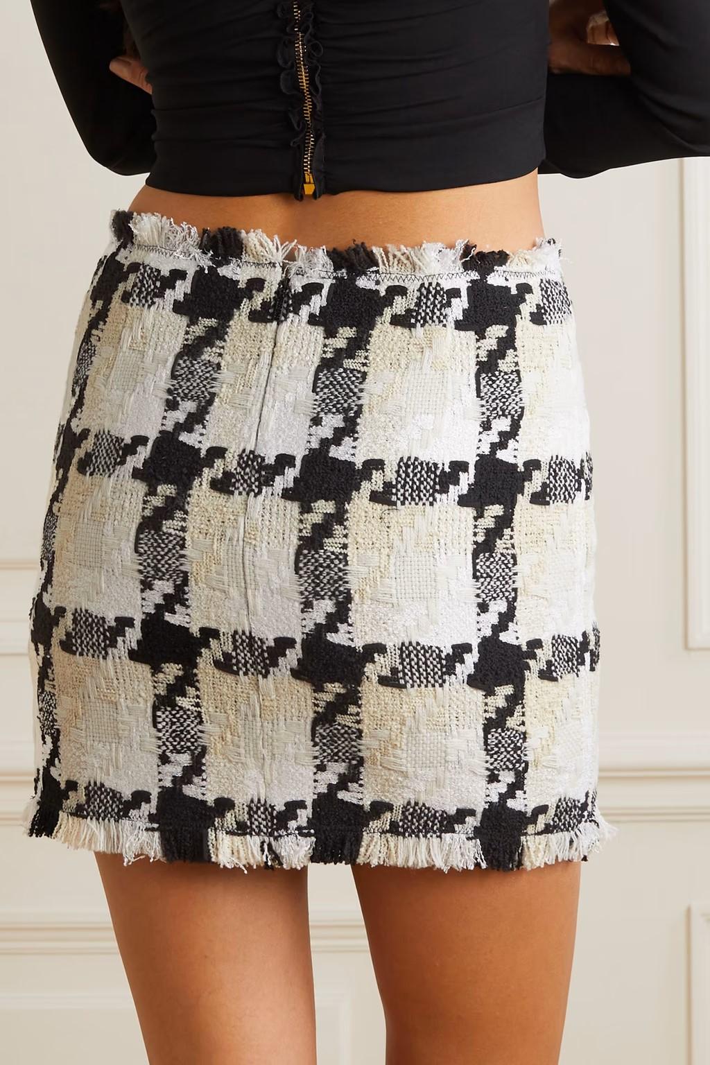 Versace's tweed mini skirt is part of the label's Fall '22 collection, where the classic checked fabric was a recurring theme. It's made from soft wool-blend and finished with frayed trims

Matching Blazer available 

62% Virgin Wool, 29% Viscose,