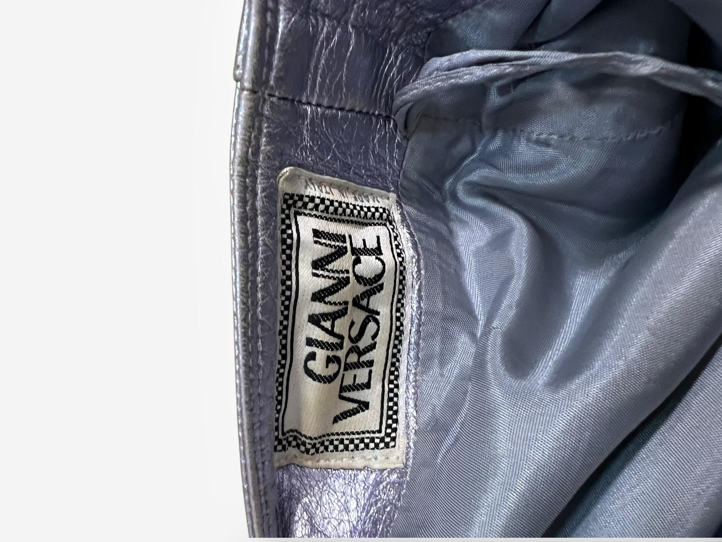 Versace, Autunno/Inverno 1994: ensemble in maglia di pelle a due pezzi in vendita 11