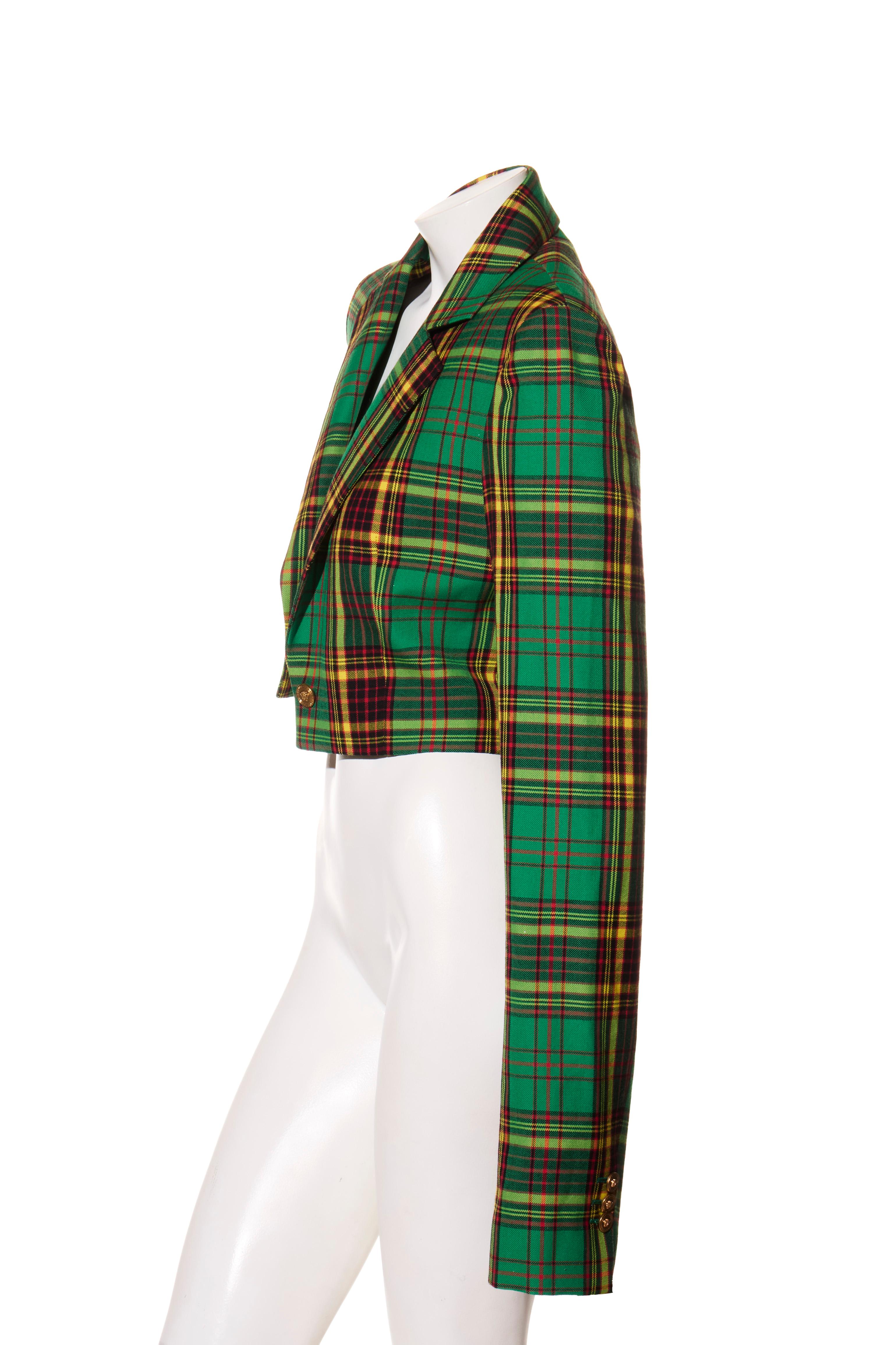 Versace Otoño/Invierno 2018 Chaqueta blazer recortada de tartán verde IT 38 en Excelente estado para la venta en Woodland Hills, CA