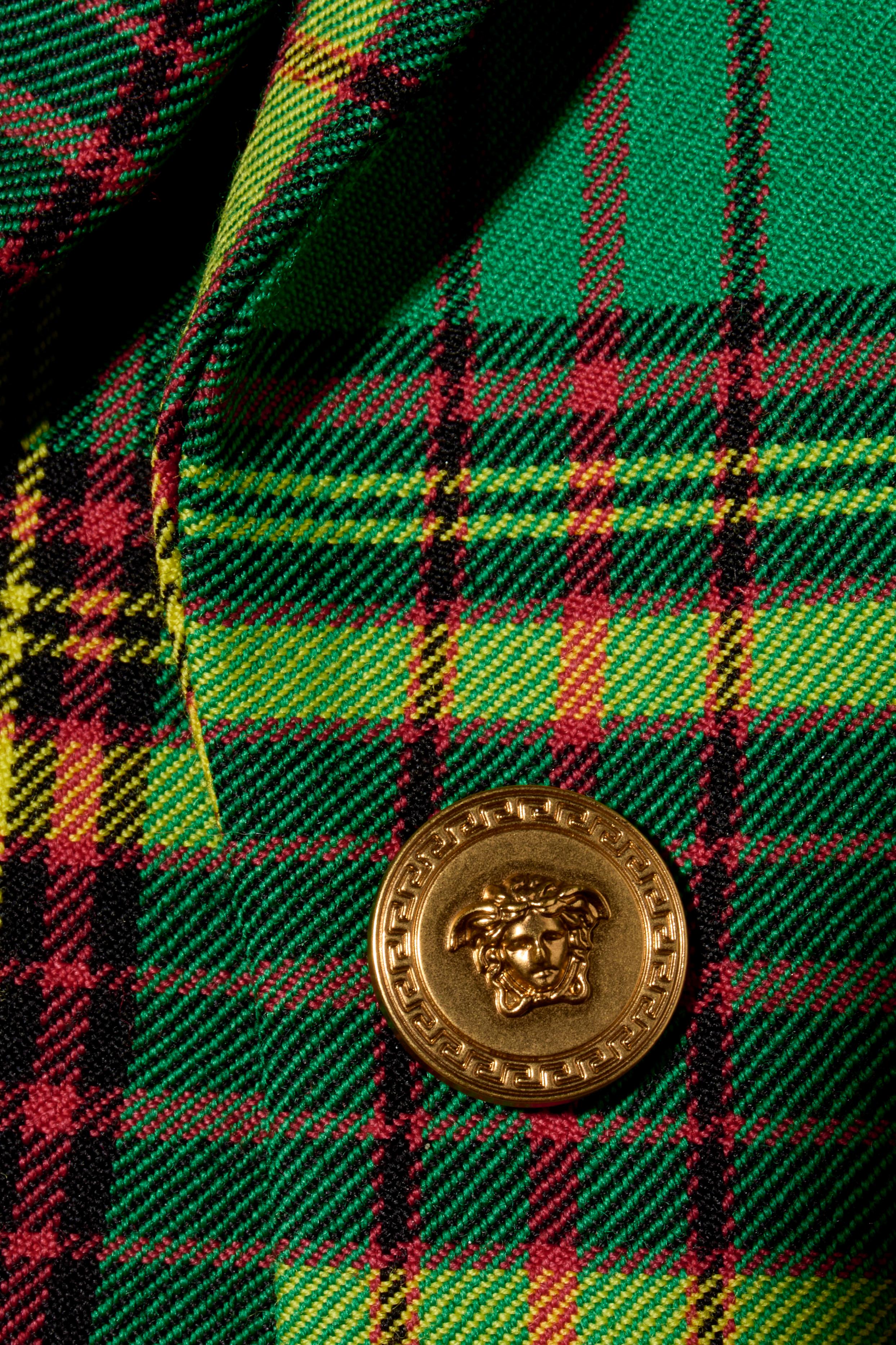 Versace Otoño/Invierno 2018 Chaqueta blazer recortada de tartán verde IT 38 en venta 3