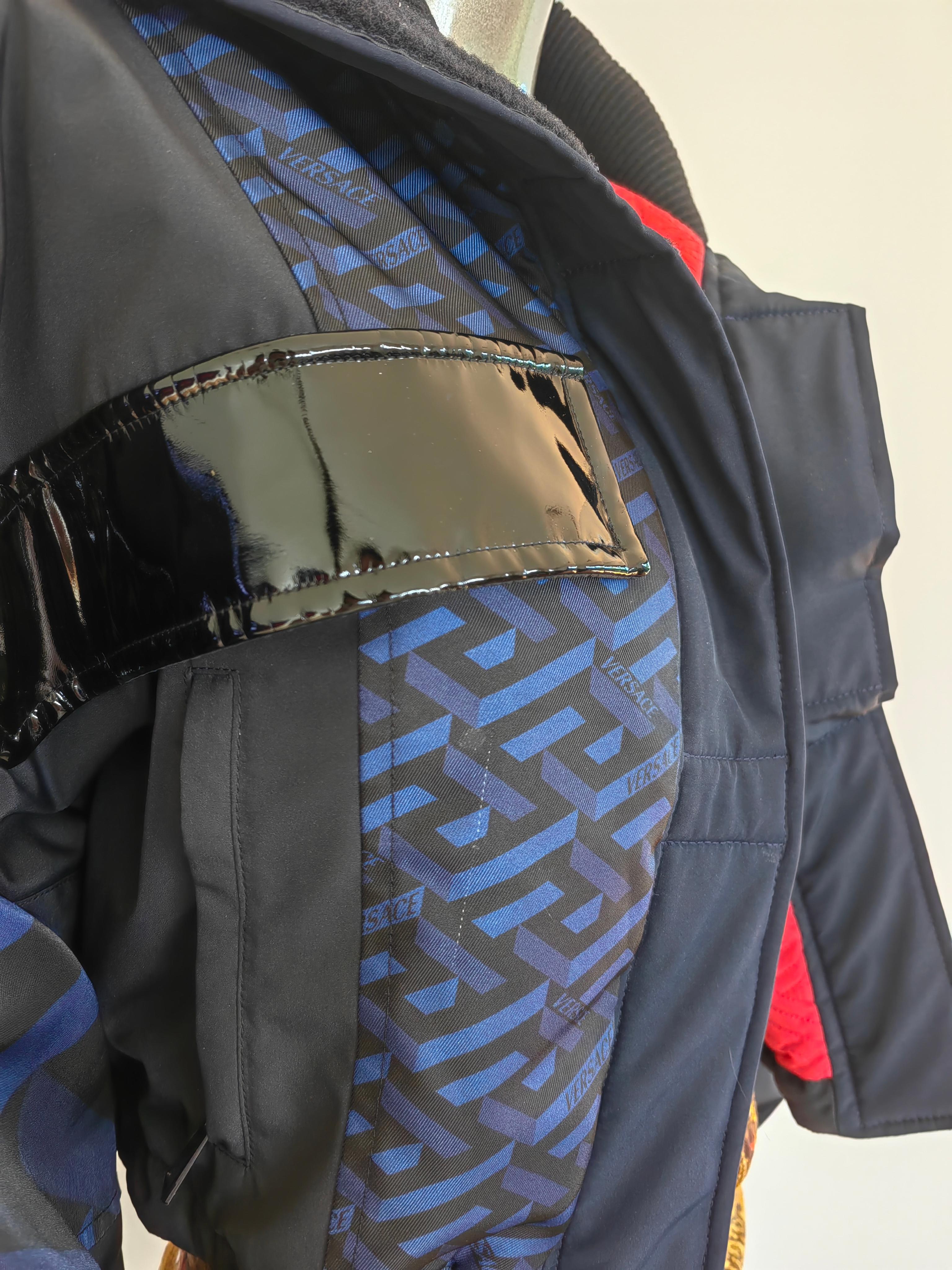 Black Versace Fall/Winter 2021 Blue Greca Parka Short Jacket SZ 38 For Sale