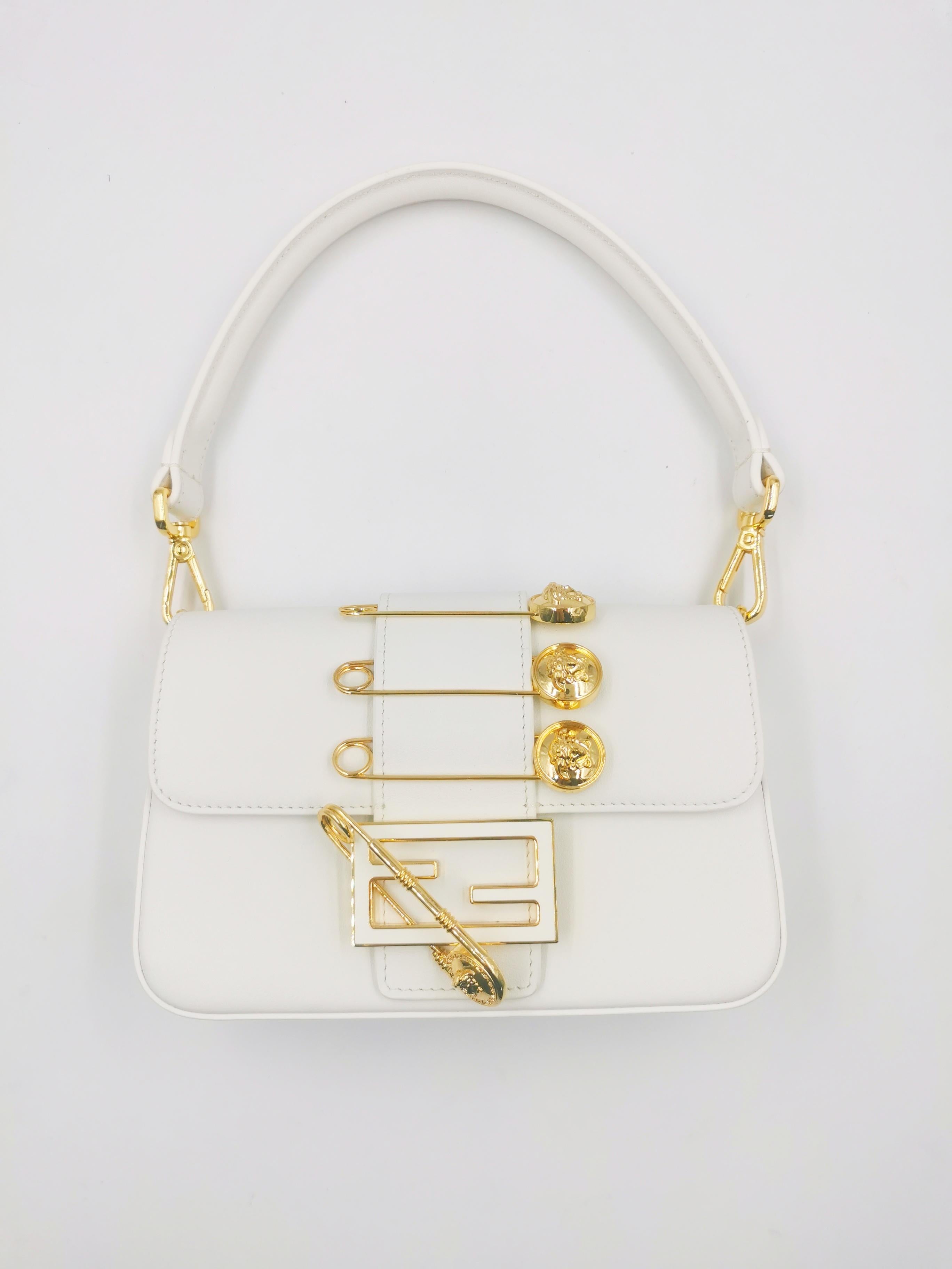 Collector's Fence Baguette Bag
RARE

Feature
Material: Leather
Color: White
Condition: Excellent
Period: 2022
Place of Origin: Italy