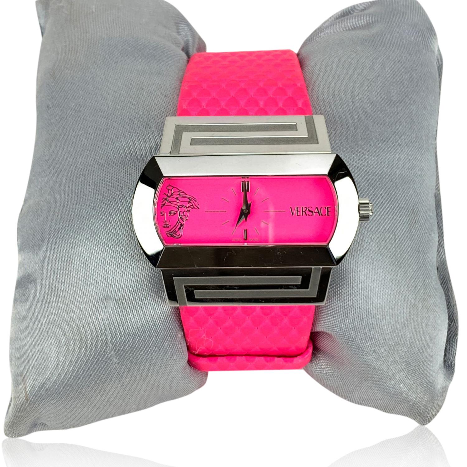 Versace Fluo Pink Fuchsia PSQ 99 Ladies Hippodrome Wrist Watch In Excellent Condition For Sale In Rome, Rome