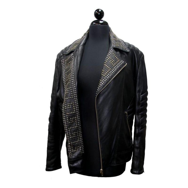 Versace for H&M Black L Womens Gold Studded Limited Moto Biker Lambskin Jacket

Versace jacket with elegant gold studded detail and edgy moto biker style in lambskin leather jacket is a very rare a must have for any collector. Jacket is in pre-owned