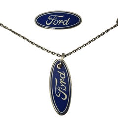 Collier et épingle Versace Ford