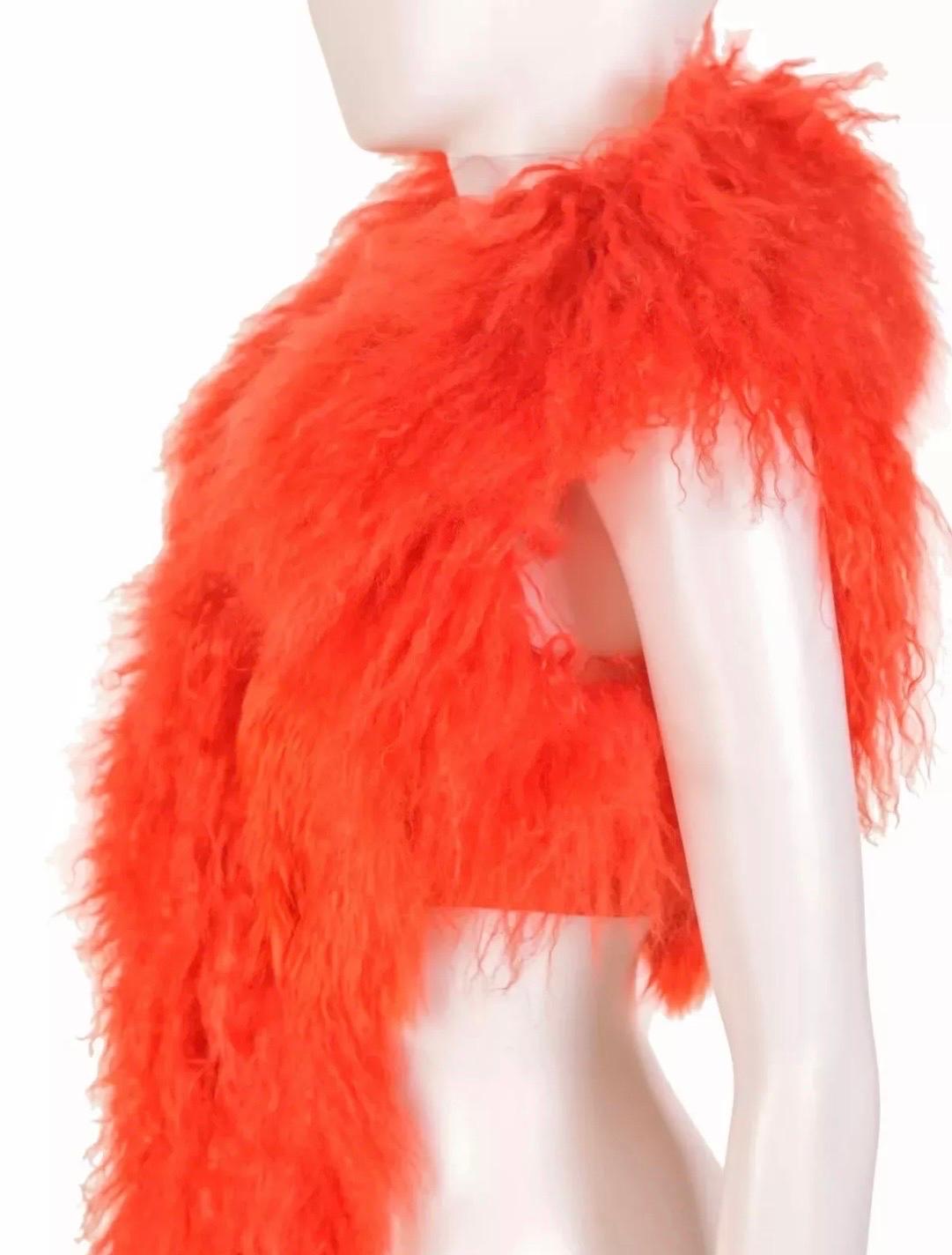 VERSACE Gilet senza maniche in pelliccia con sciarpa 38 in vendita 4