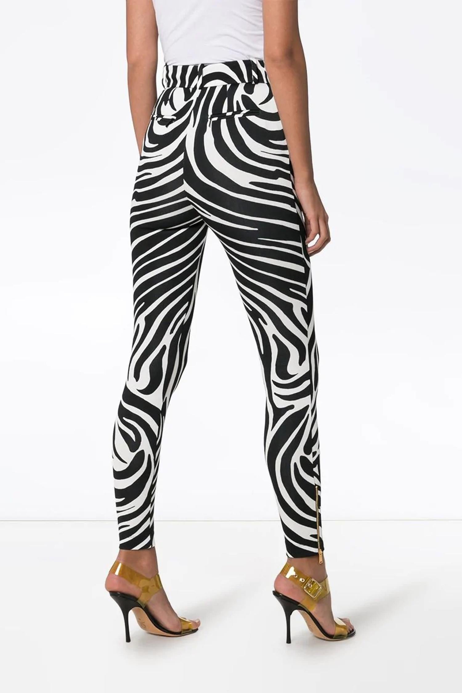 Formal gestrickte Leggings von Versace FW19 in Schwarz und Weiß mit Zebramuster, Größe 38 Damen im Angebot