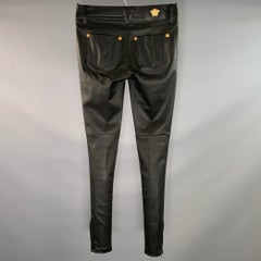 Pantalon décontracté coupe cigarette VERSACE automne-hiver 2018, taille 2, en cuir d'agneau noir et doré