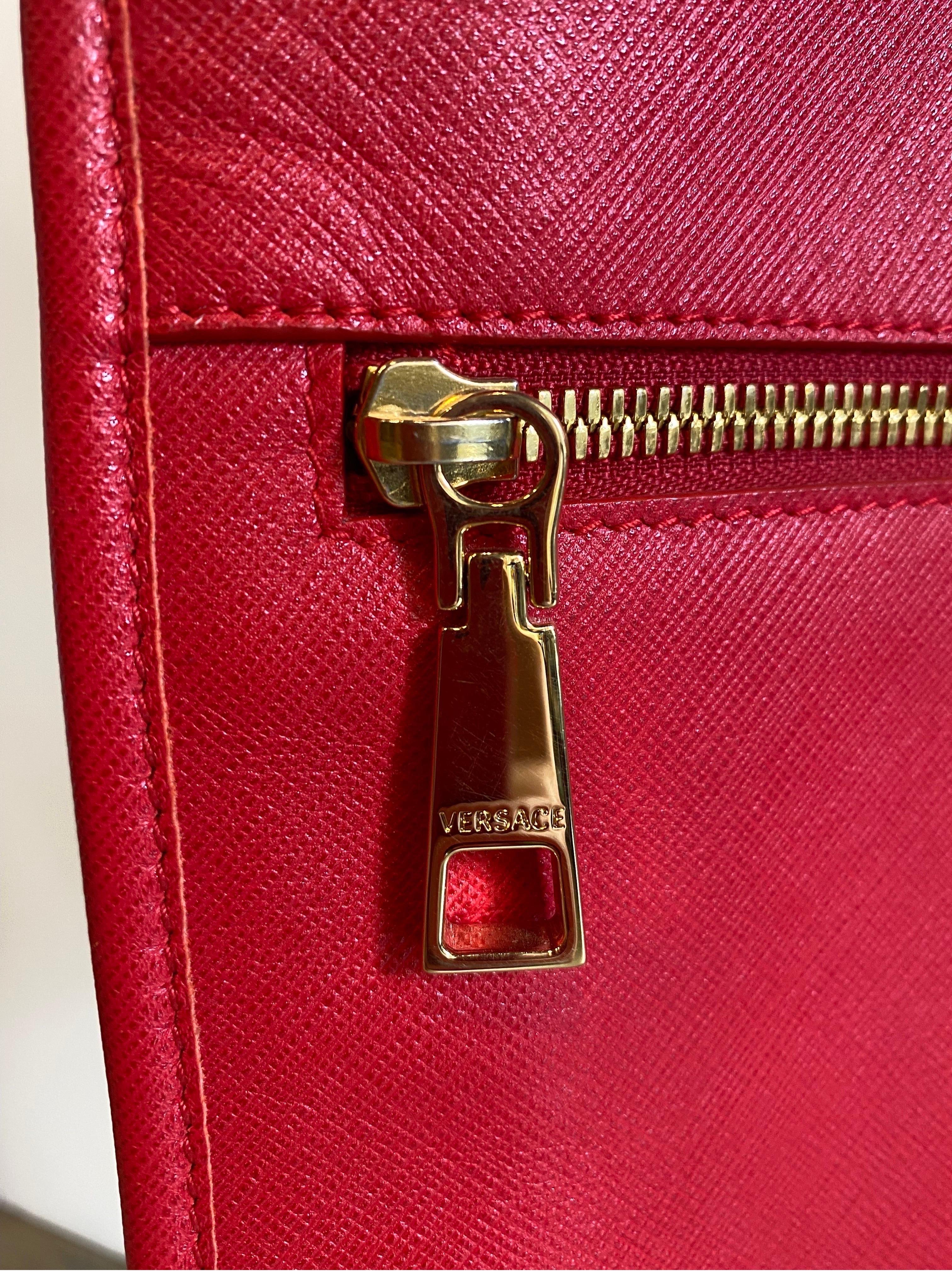 Revêtement du sac à vêtements Versace en cuir.
Man SS 2016 Bon état - En vente à Carnate, IT