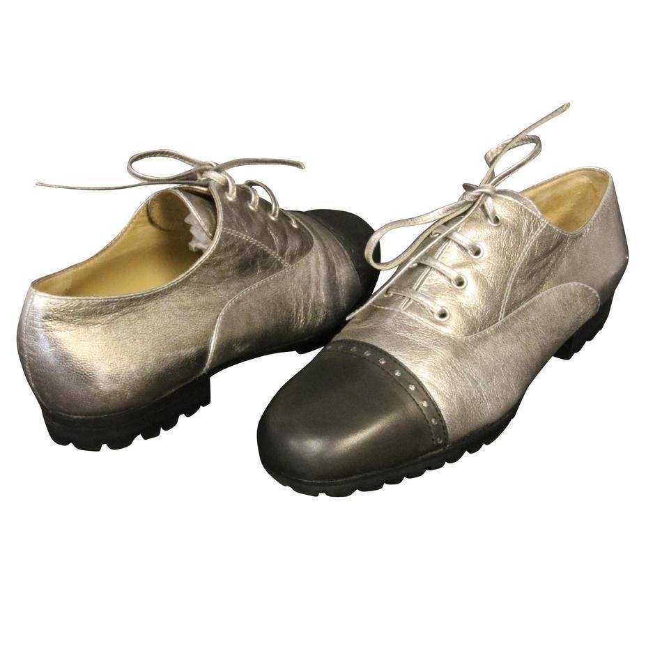 Versace Gianni Chaussures Oxford à bouts courts en cuir noir avec lacets Taille 35,5 VS-S0929P-0326 Bon état - En vente à Downey, CA