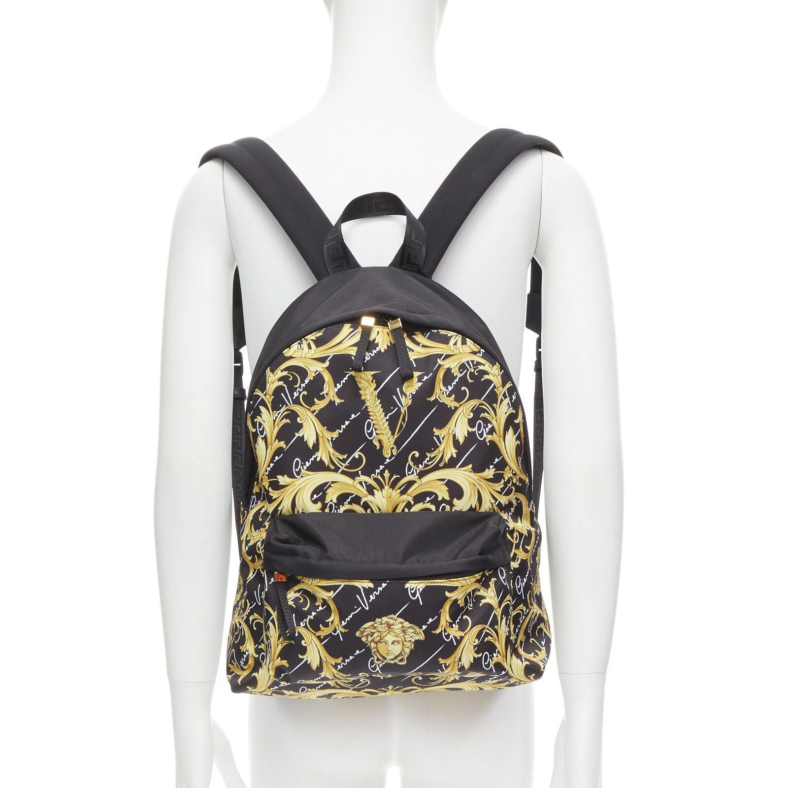 Noir VERSACE Gianni Signature gold Barocco Virtus Medusa print nylon backpack bag en vente