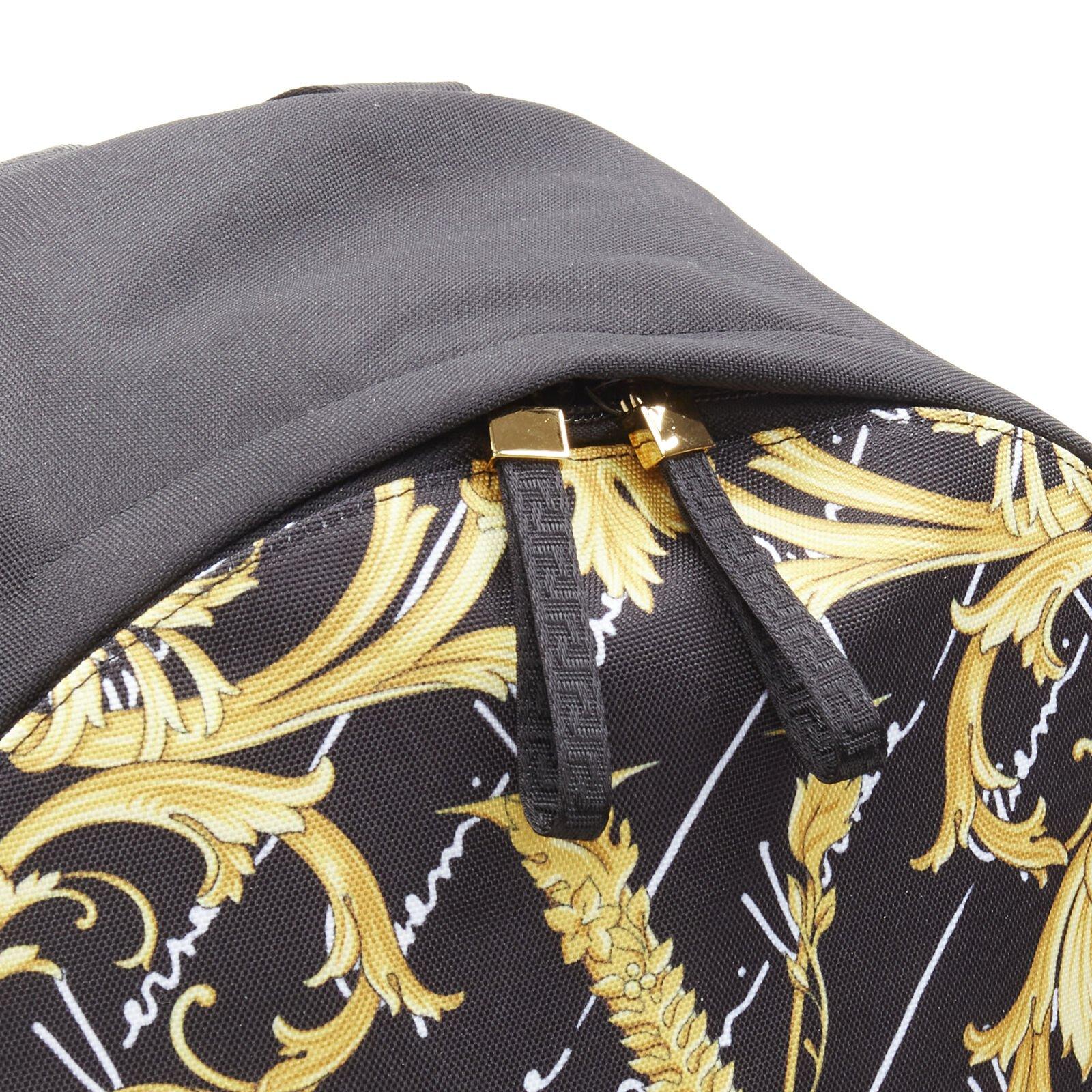 VERSACE Gianni Signature gold Barocco Virtus Medusa print nylon backpack bag en vente 2
