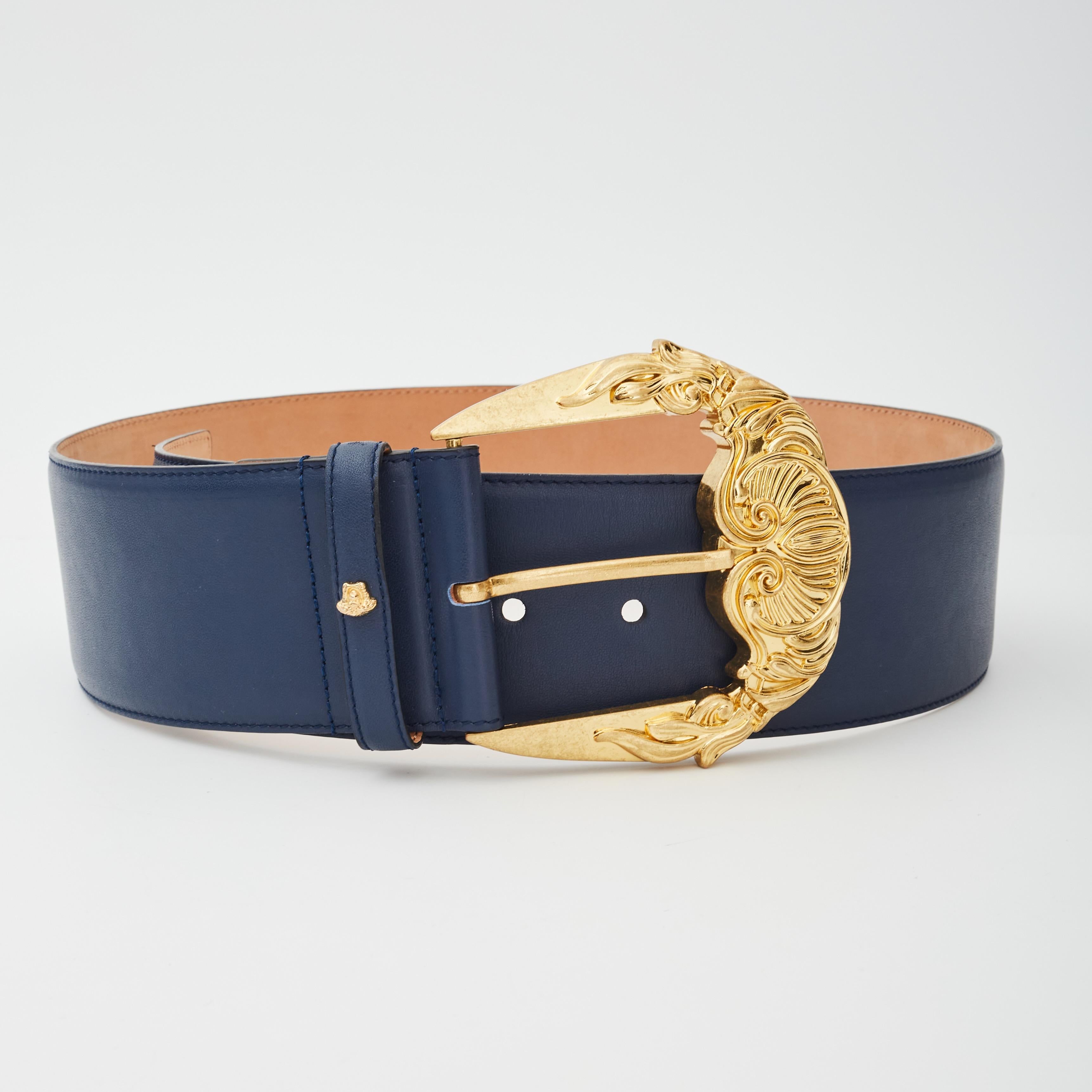 COLOR: Navy with gold buckle
MATERIAL: Leather
MEASURES: L 36.5” x W 1.75”
SIZE: 85 cm / 34 inch
COMES WITH: Dust bag
CONDITION: Good - pristine. Was handled but like new.

Made in Italy
