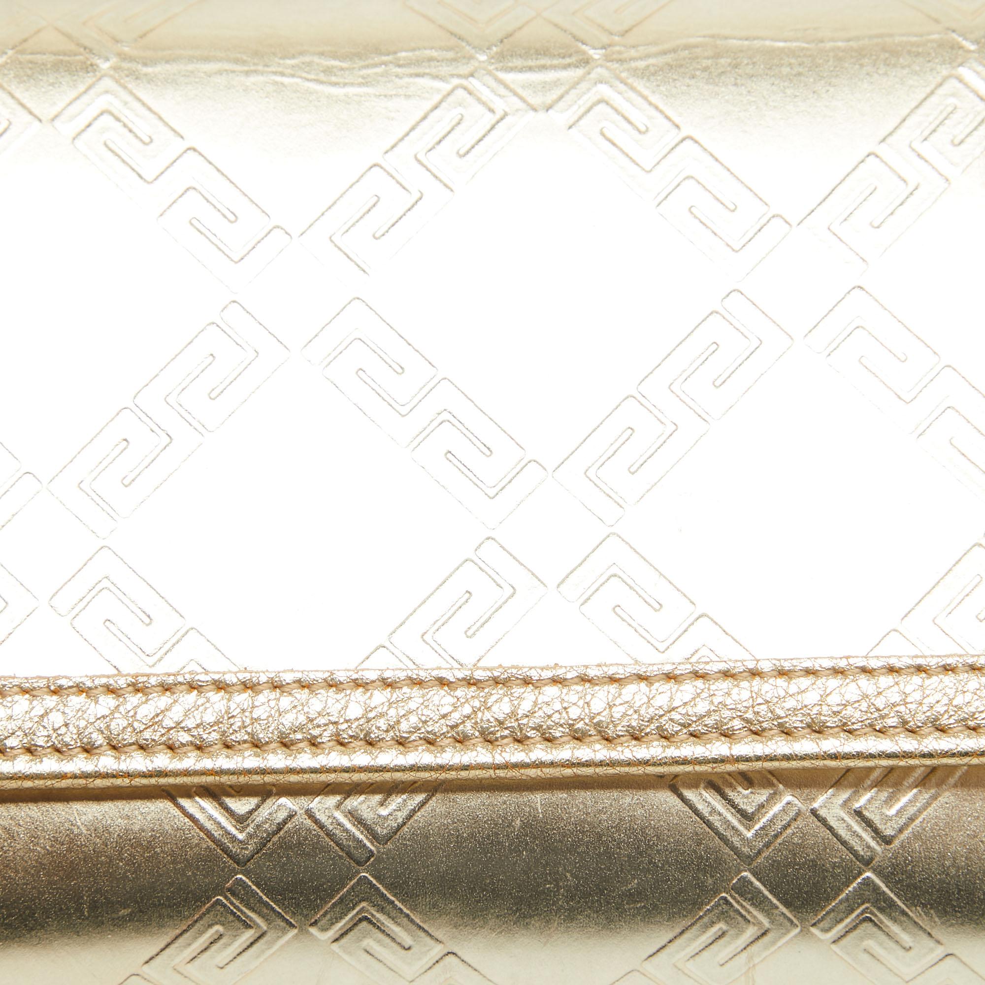 Versace Goldgeprägtes Leder Portemonnaie mit Klappe und Riemen im Angebot 10