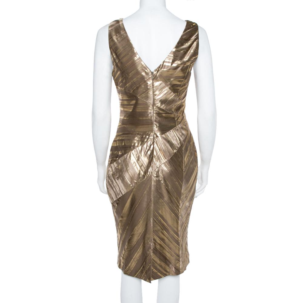 Be at your glamorous best in this sleeveless dress from the house of Versace! The gold creation is made of 100% silk and has been styled with a foil print. Exhibiting a flattering silhouette, it comes with a deep V-neckline and a concealed zip