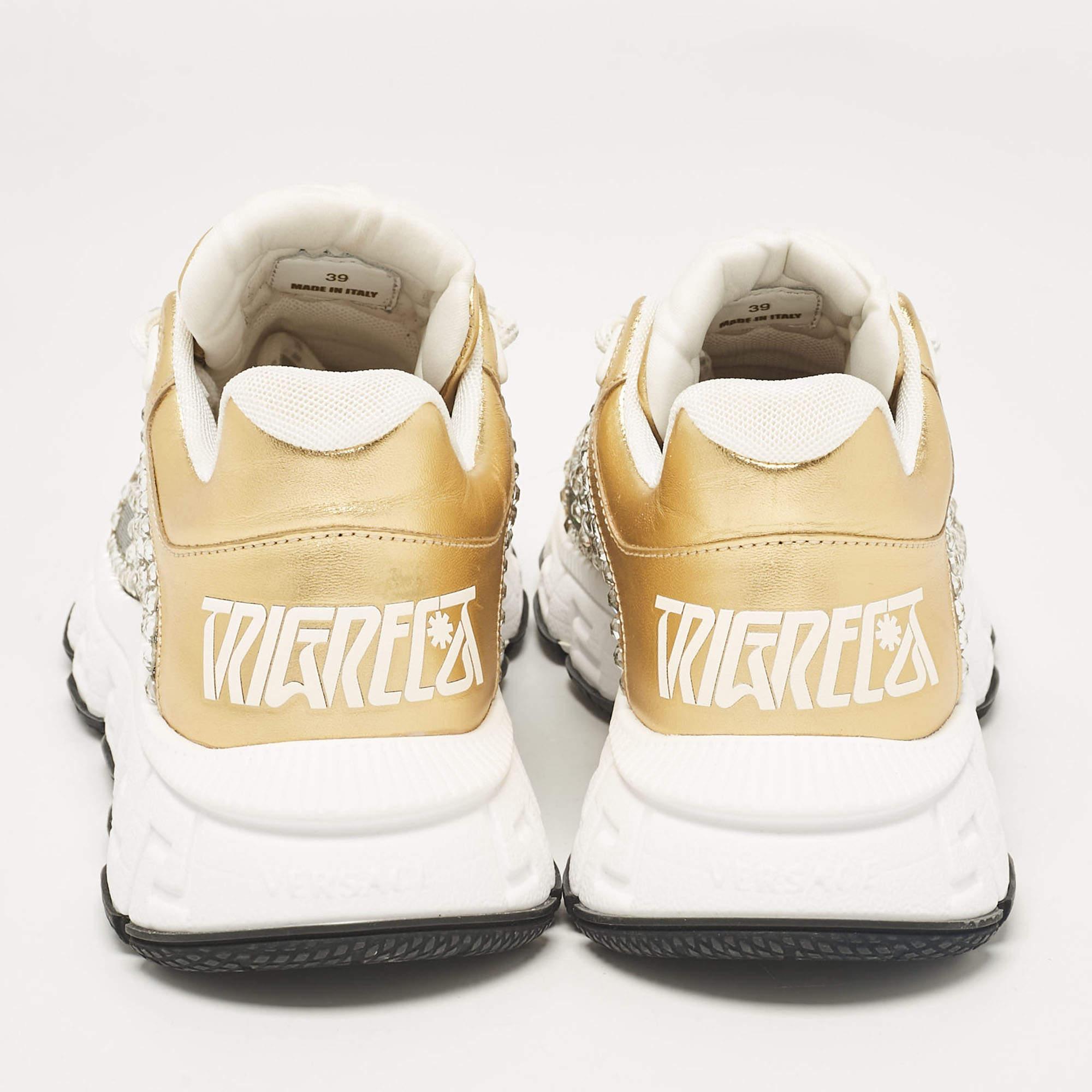 Versace Baskets Trigreca à lacets dorées et en cuir, taille 39 Pour femmes en vente