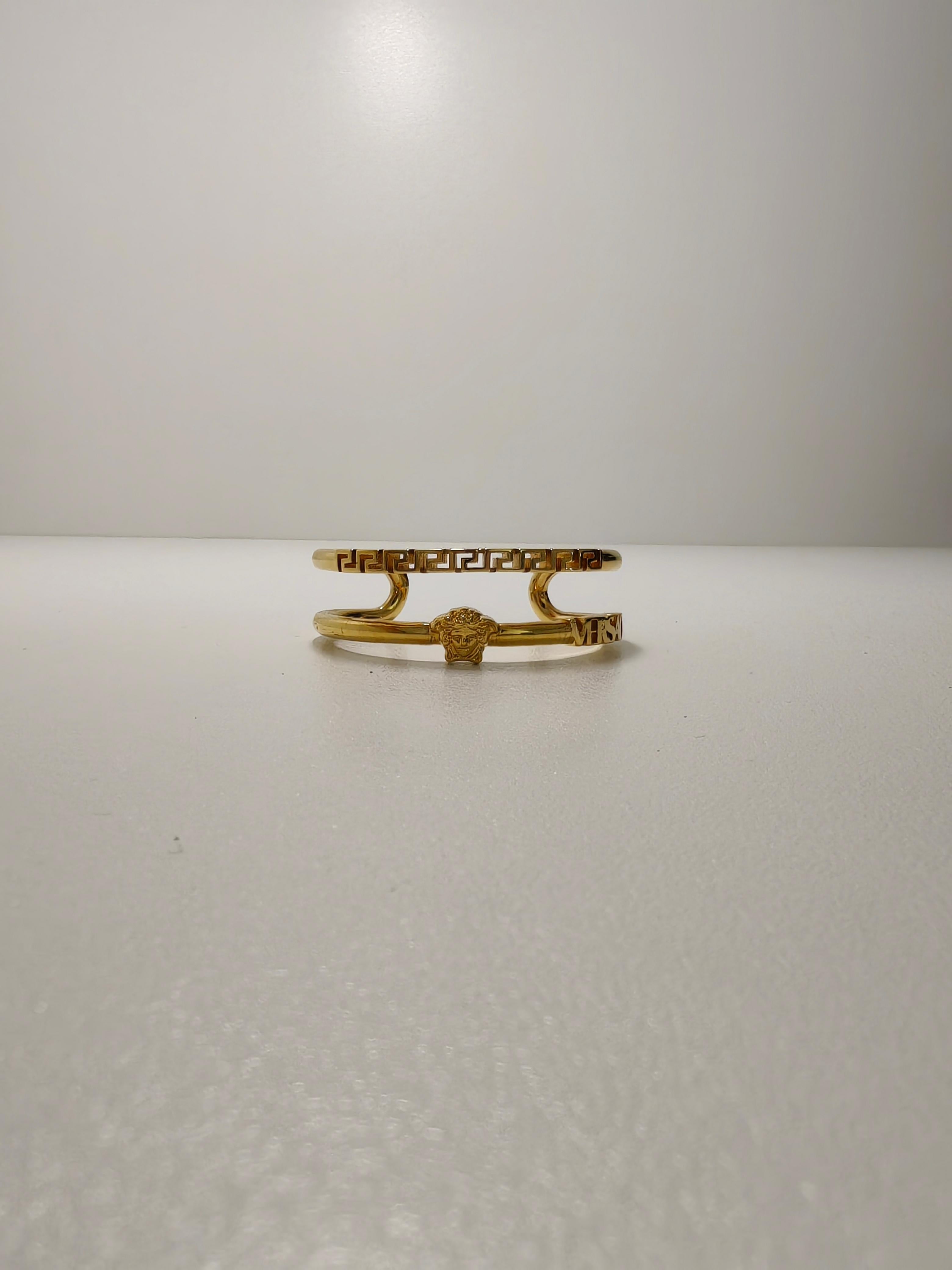 Versace Gold La Medusa Cuff Bracelet Bangle with Greca en Bueno estado para la venta en PUTNEY, NSW