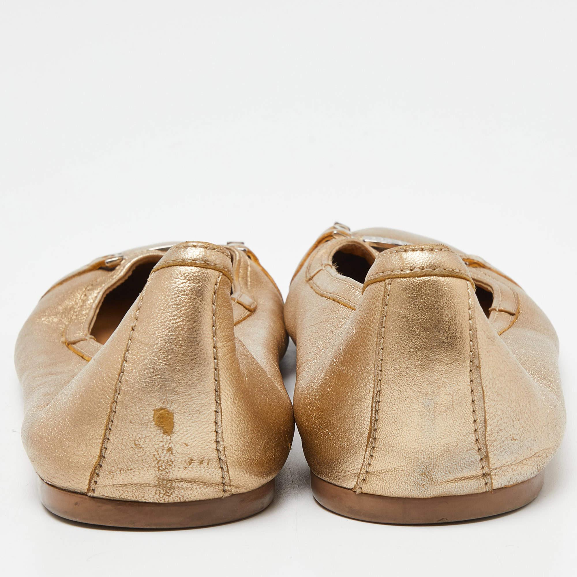 Versace Ballerines en cuir doré taille 37 Pour femmes en vente