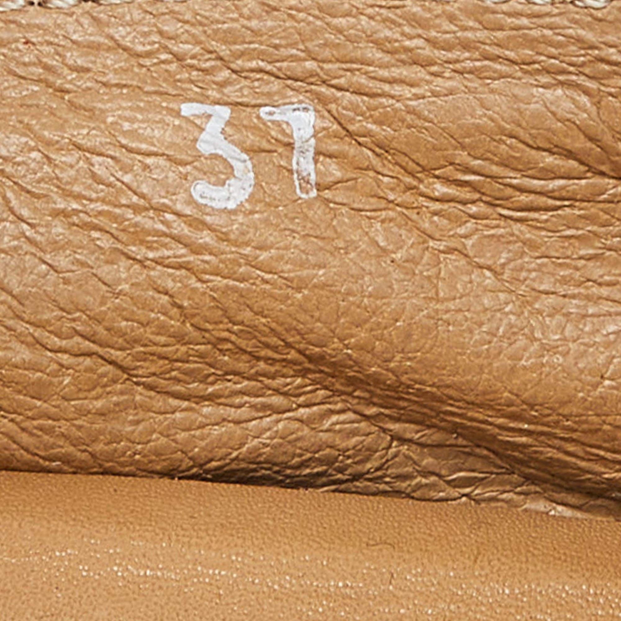 Versace Ballerines en cuir doré taille 37 en vente 3