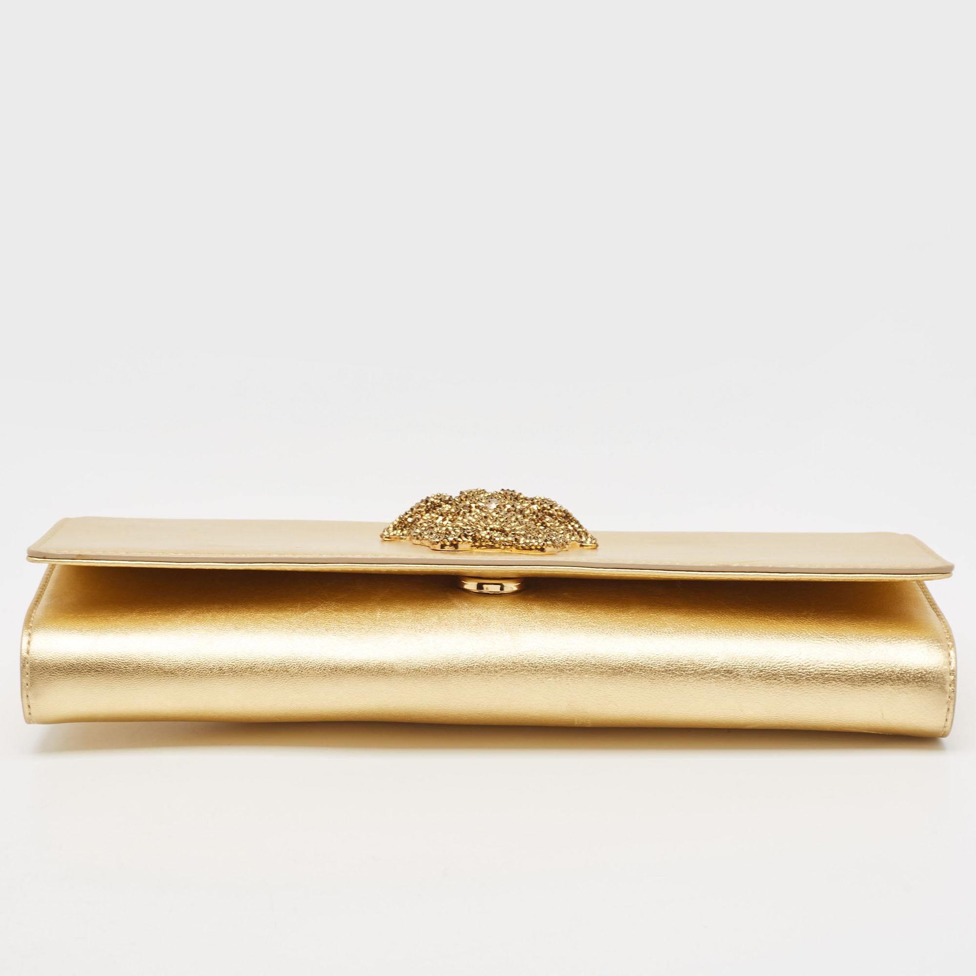 Versace pochette Medusa Icon Crystals en cuir doré Pour femmes en vente