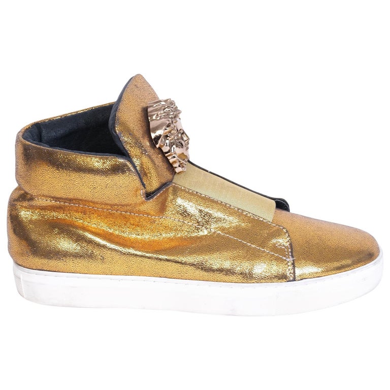 Versace Gold Logo Shoes (43 EU) For Sale at 1stDibs