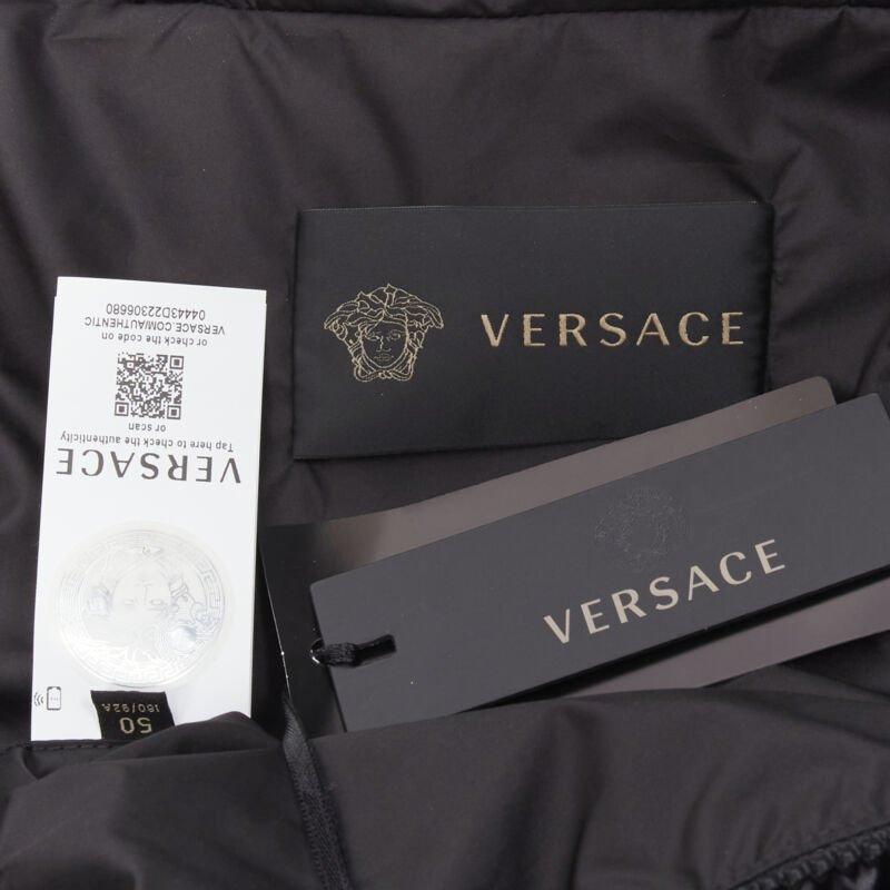 Versace, stemma Medusa oro, piumino d'oca nero IT50 L. in vendita 4