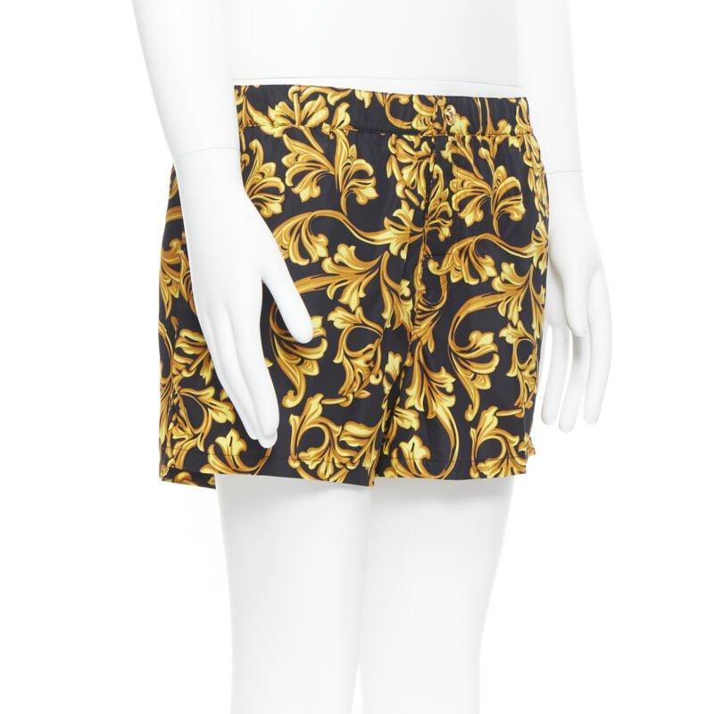VERSACE gold Medusa Knopf schwarz floral Barocco Sommer Badeshorts IT6 L im Zustand „Neu“ im Angebot in Hong Kong, NT