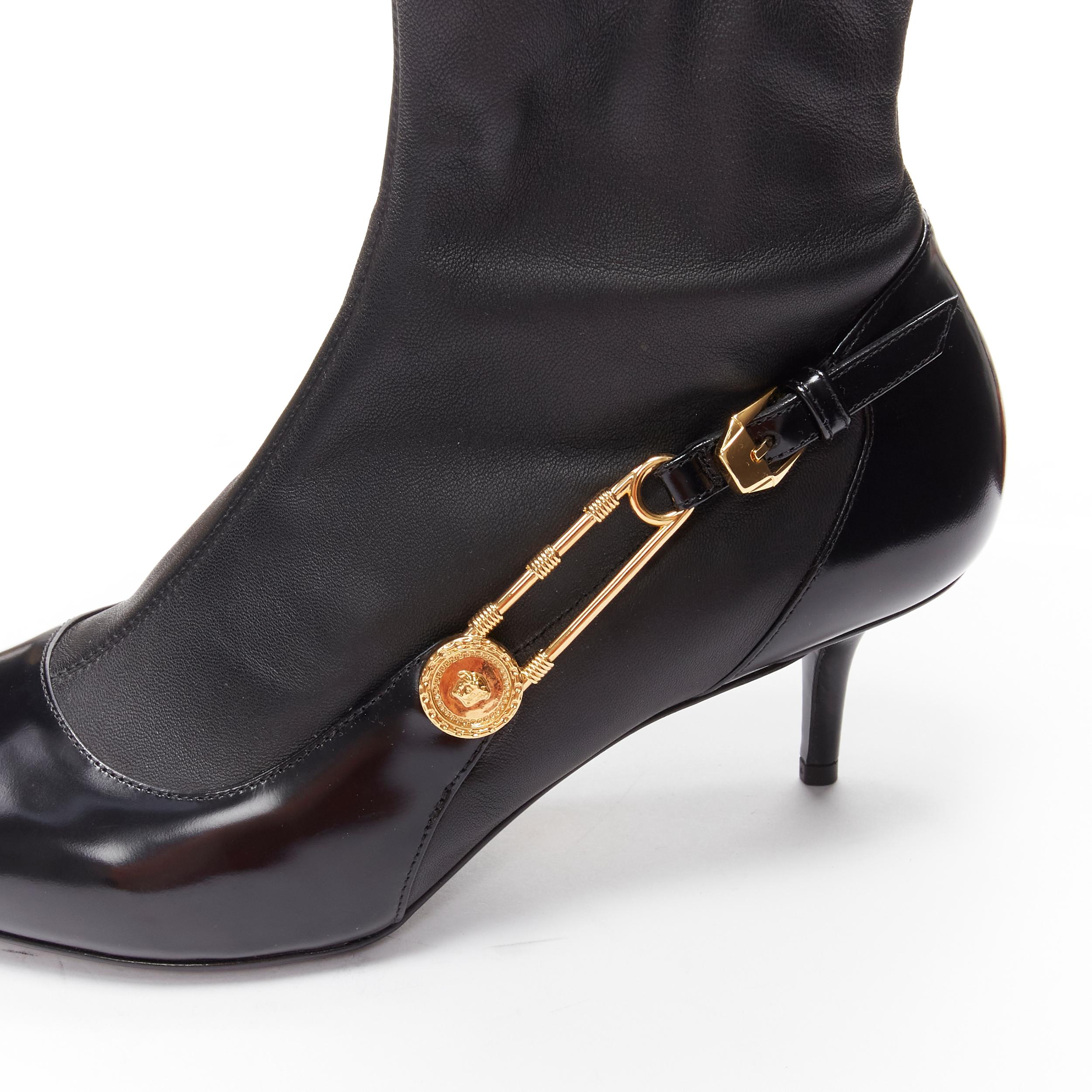 VERSACE gold Medusa Punk Safety Pin black leather kitten heel bootie EU38
Reference: TGAS/C02073
Brand: Versace
Designer: Donatella Versace
Model: DST422H DNA28 D41OH
Material: Leather
Color: Black
Pattern: Solid
Extra Details: Soft leather sock