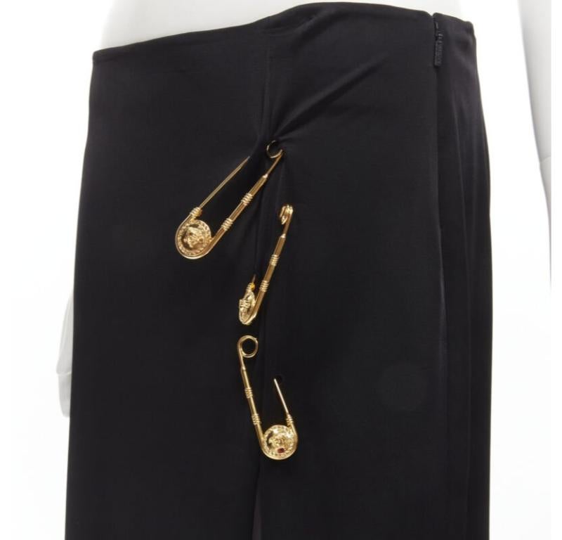 VERSACE gold Medusa safety pin black viscose high slit skirt IT44 L
Reference: TGAS/C00999
Brand: Versace
Designer: Donatella Versace
Model: A83760 A223485 A1008
Material: Viscose
Color: Black, Gold
Pattern: Solid
Closure: Zip
Extra Details: Medusa