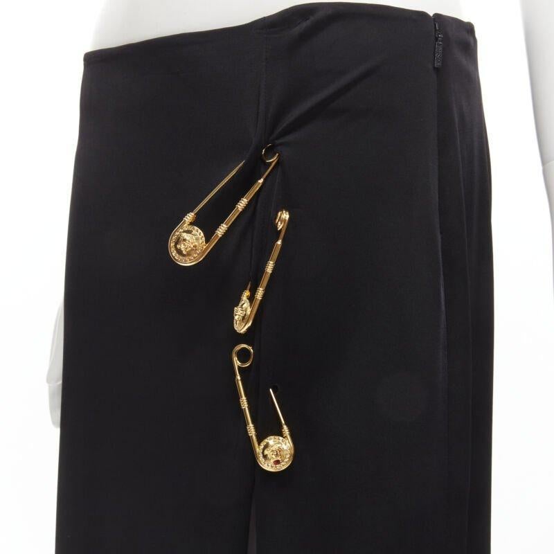 VERSACE gold Medusa safety pin black viscose high slit skirt IT44 L
Reference: TGAS/C00999
Brand: Versace
Designer: Donatella Versace
Model: A83760 A223485 A1008
Material: Viscose
Color: Black, Gold
Pattern: Solid
Closure: Zip
Extra Details: Medusa