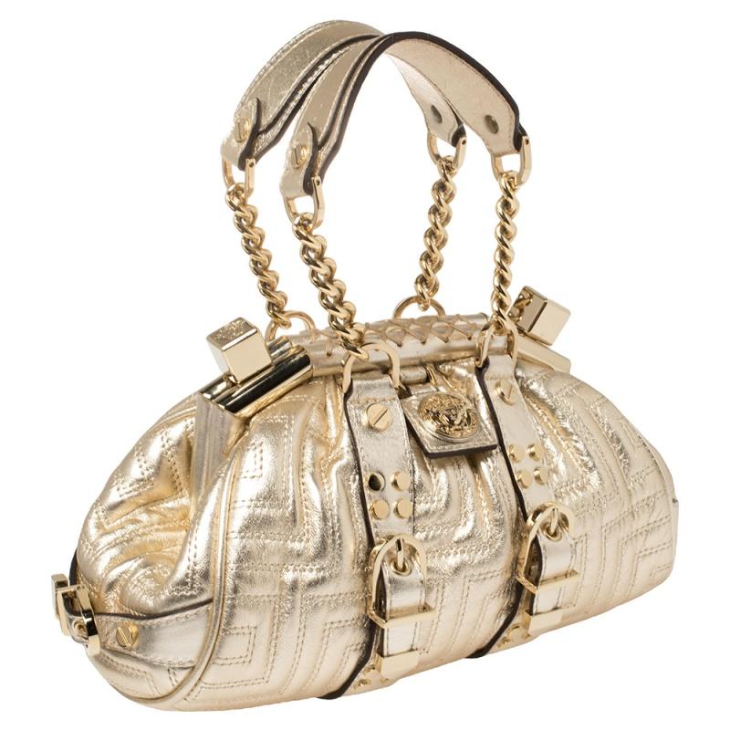 Goldfarbene gesteppte Mini Madonna-Tasche aus Leder mit Rahmen von Versace im Zustand „Gut“ in Dubai, Al Qouz 2
