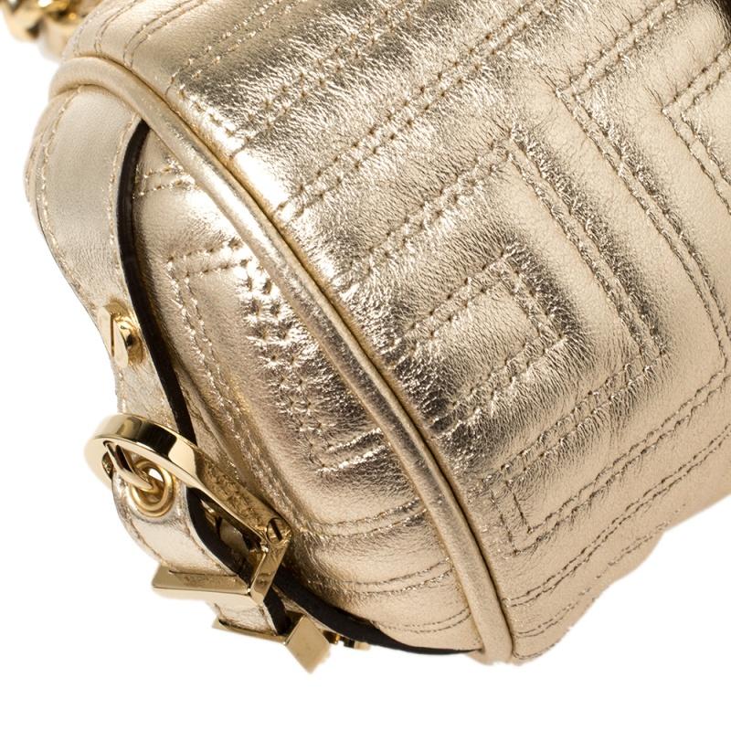Goldfarbene gesteppte Mini Madonna-Tasche aus Leder mit Rahmen von Versace 3