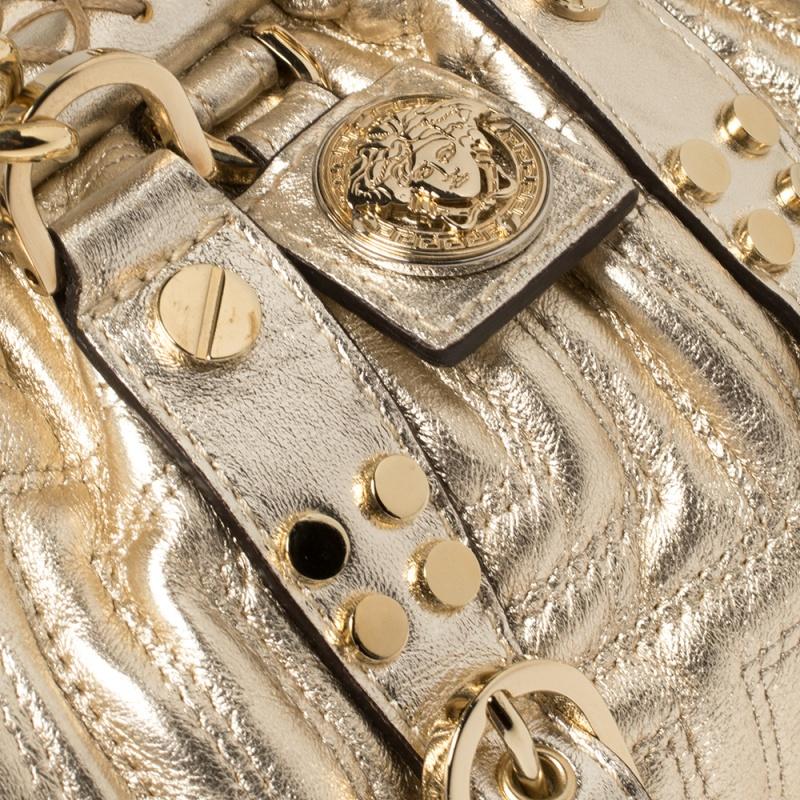 Goldfarbene gesteppte Mini Madonna-Tasche aus Leder mit Rahmen von Versace 5