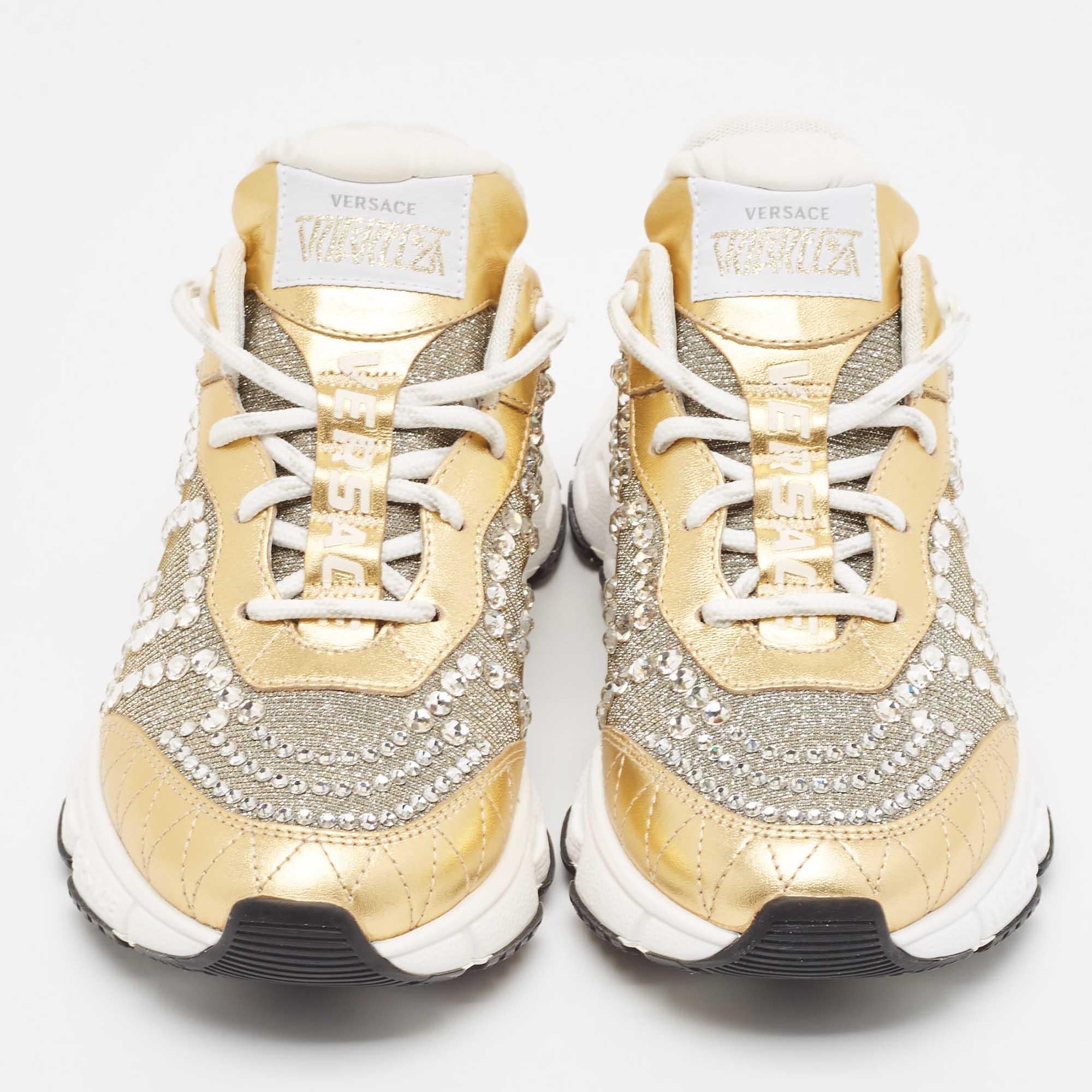 Beige Versace Oro/Argento Pelle e Tessuto Lurex Sneakers Trigreca Taglia 36 in vendita