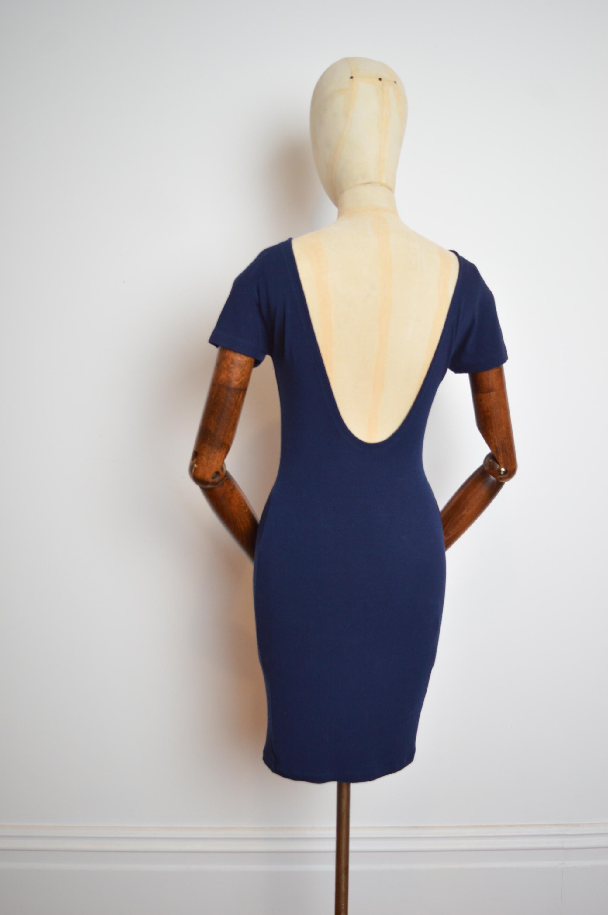 VERSACE Gold Sun Embroidered Logo 1990's Marineblau Figurbetontes rückenfreies Kleid im Zustand „Gut“ im Angebot in Sheffield, GB