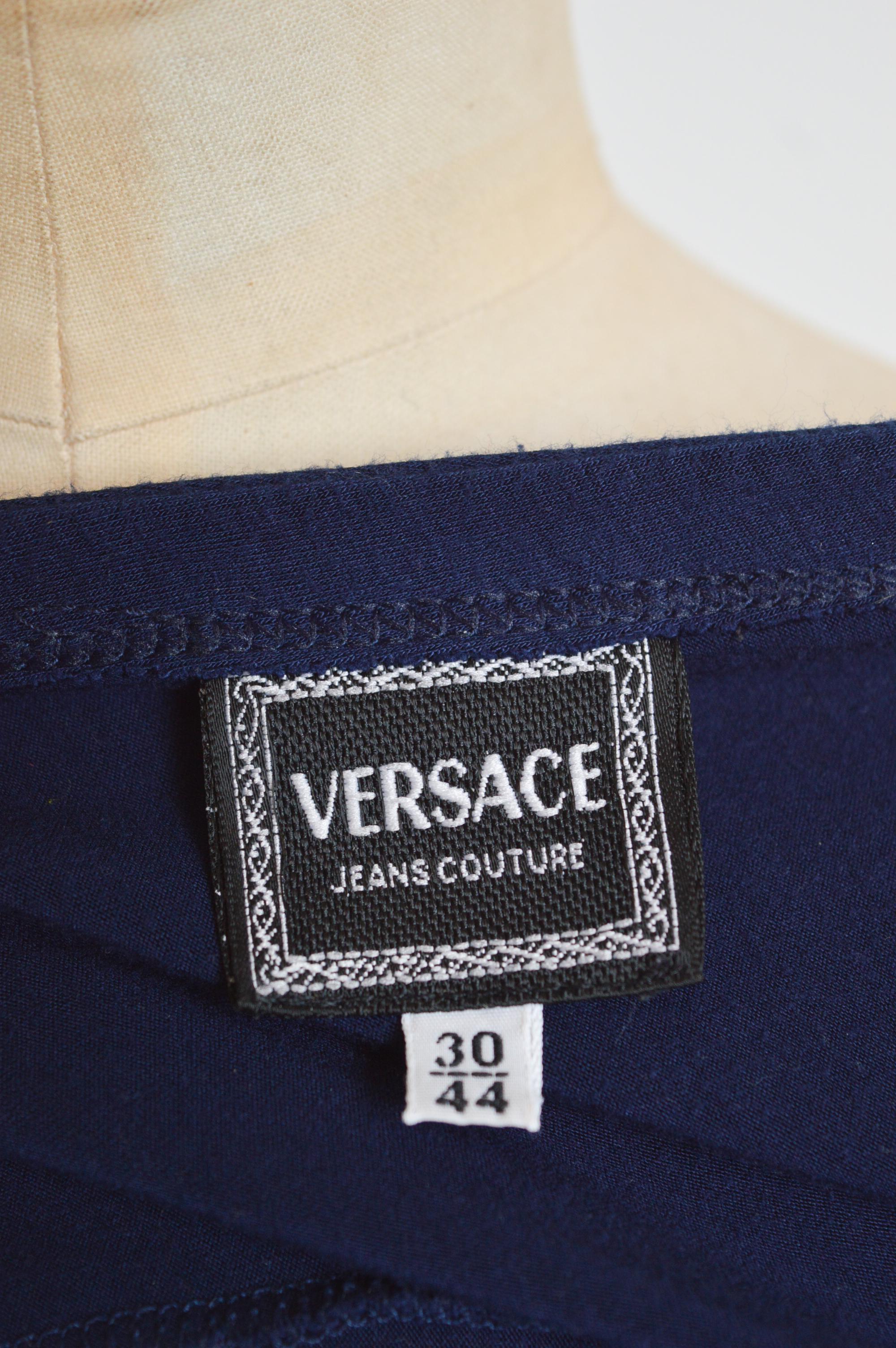 VERSACE Gold Sun Embroidered Logo 1990's Marineblau Figurbetontes rückenfreies Kleid im Angebot 1