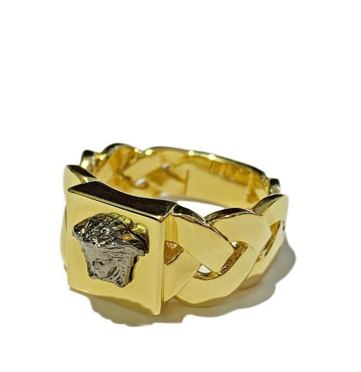 Good condition. Display model
Gold tone
Ring size: 9
Width: 6-11.7mm
Hypoallergenic, lead and nickel free
Comes with Versace box