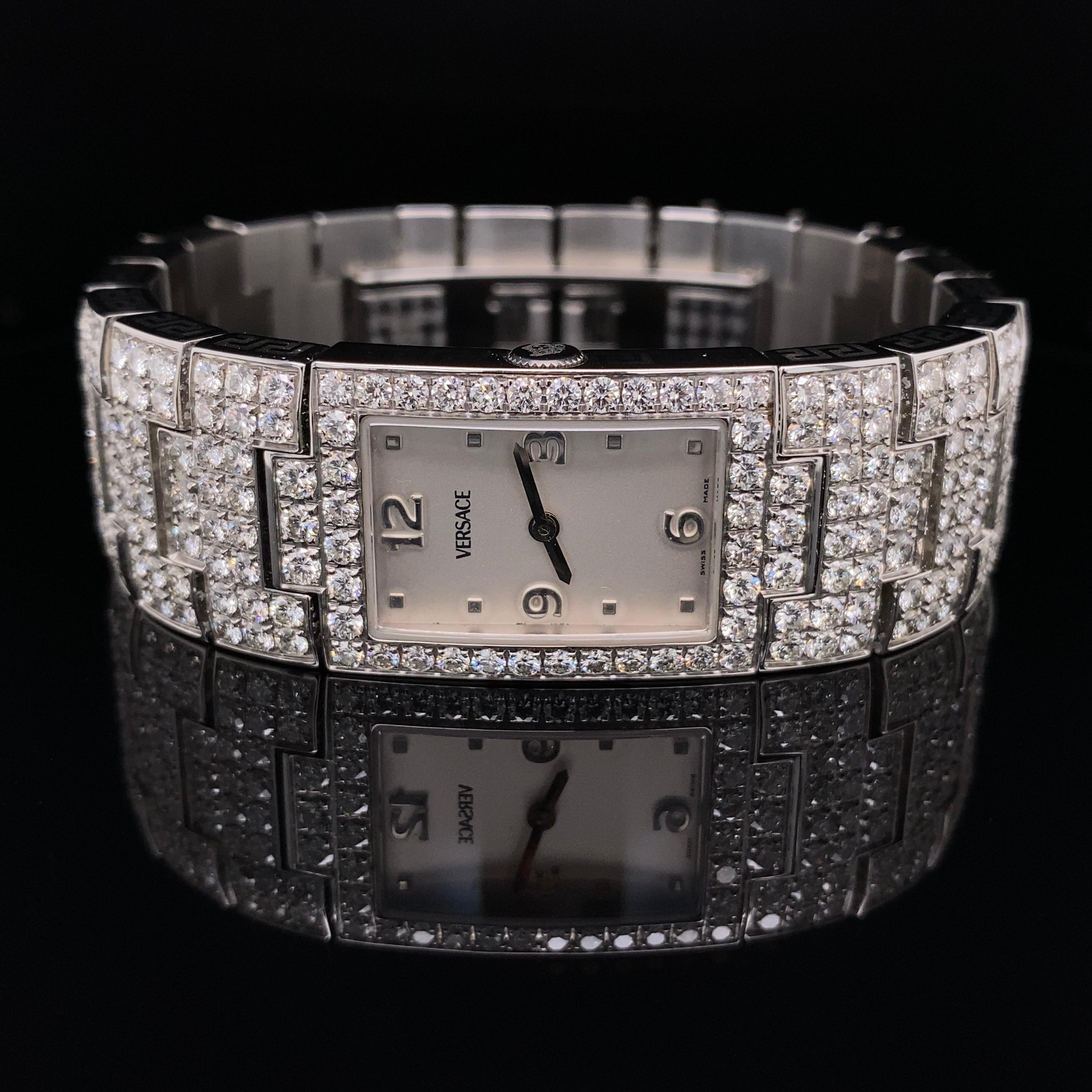 Moderne Versace Montre-bracelet à quartz Greca en acier inoxydable et diamants en vente