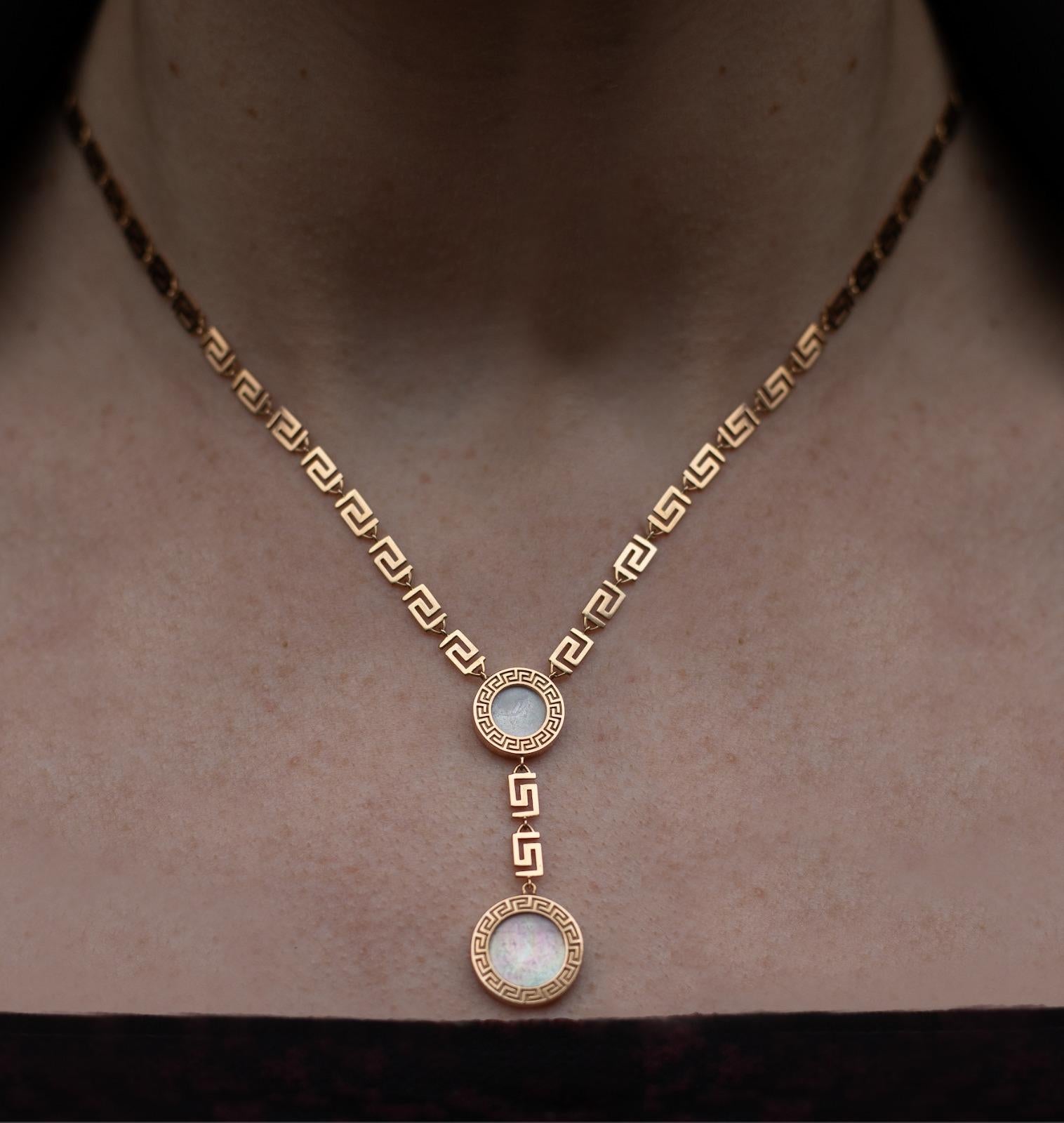 Halskette von Versace Greca Perlmutt 18 Karat Roségold im Zustand „Gut“ im Angebot in London, GB