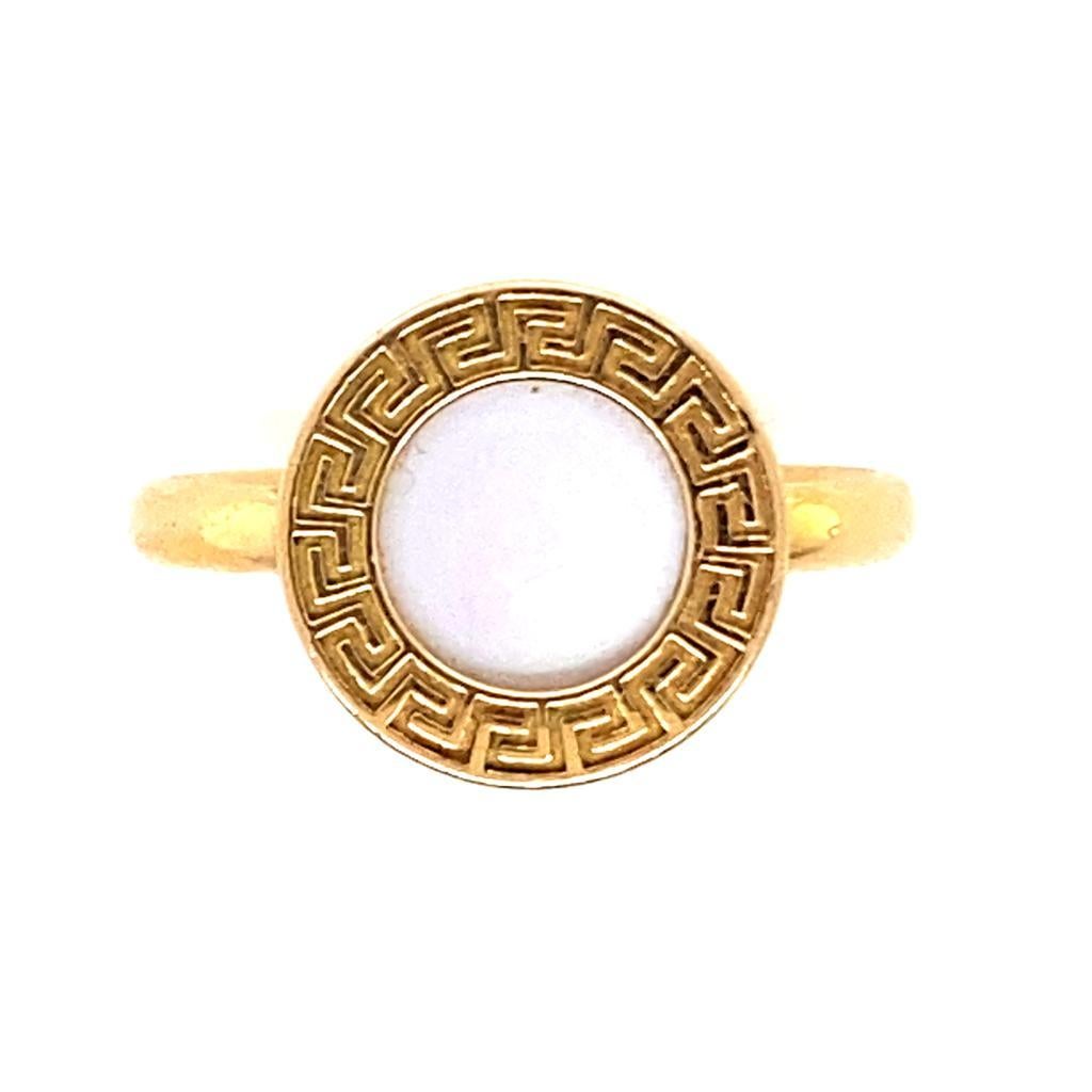 A vintage Versace Greca mother of pearl 18 karat rose gold ring.

This elegant ring is from a discontinued design from Versace's 'Greca’ collection. 

Designed with one circular disc set with mother of pearl to the centre of the piece and the