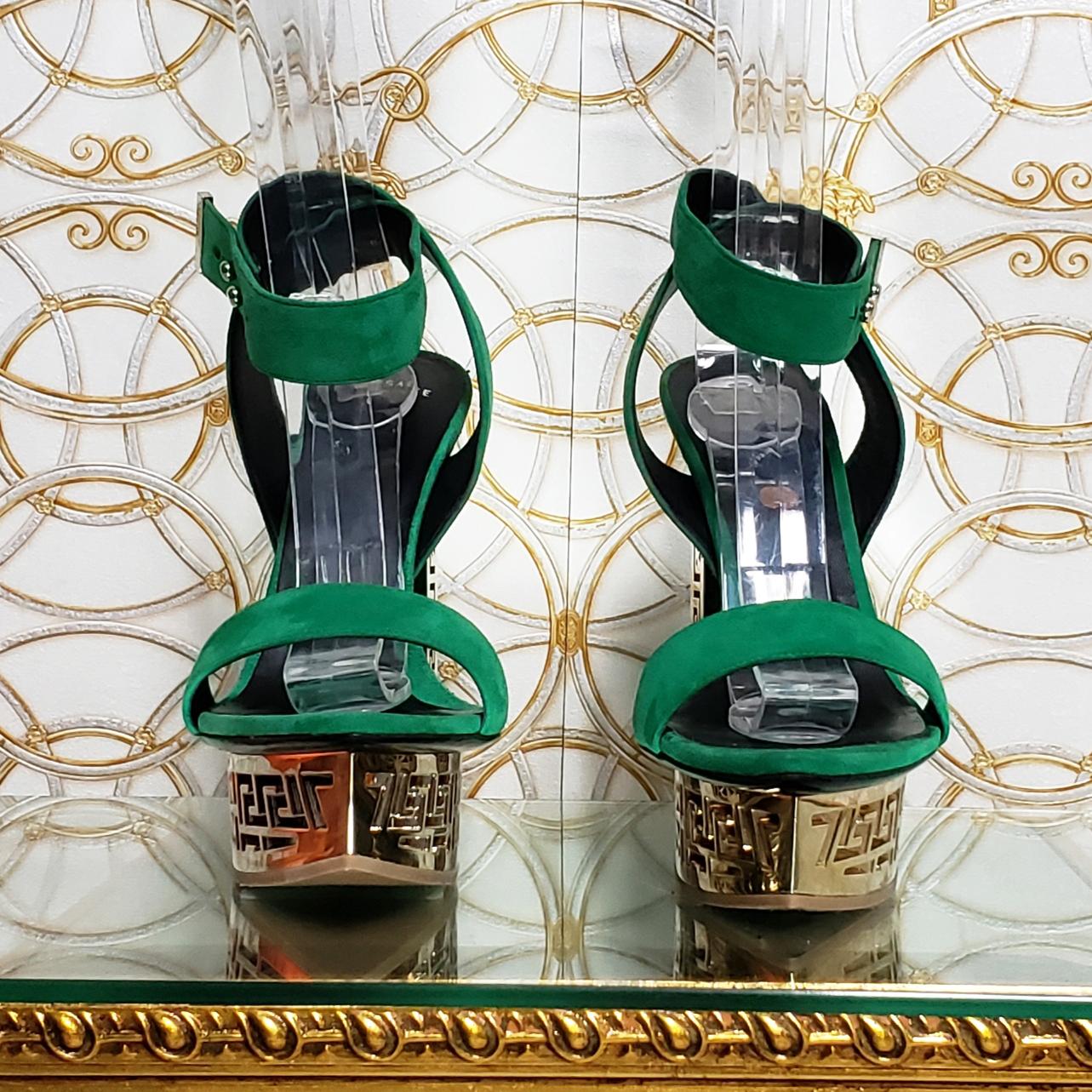 Versace #GREEK green platform sandals In Excellent Condition In Montgomery, TX