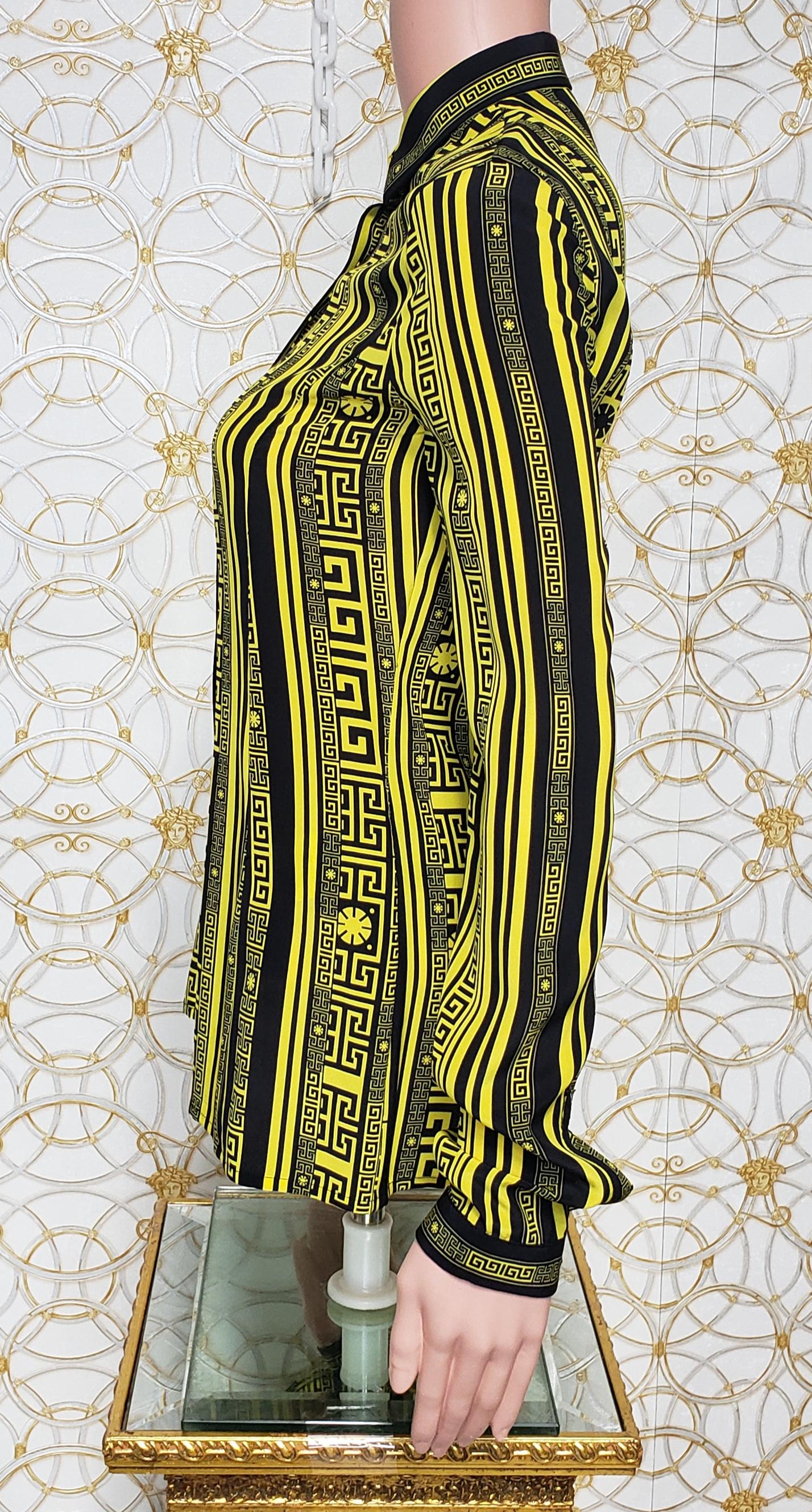 Noir VERSACE Chemise à manches longues grecque en soie, Look 4, 2015  en vente